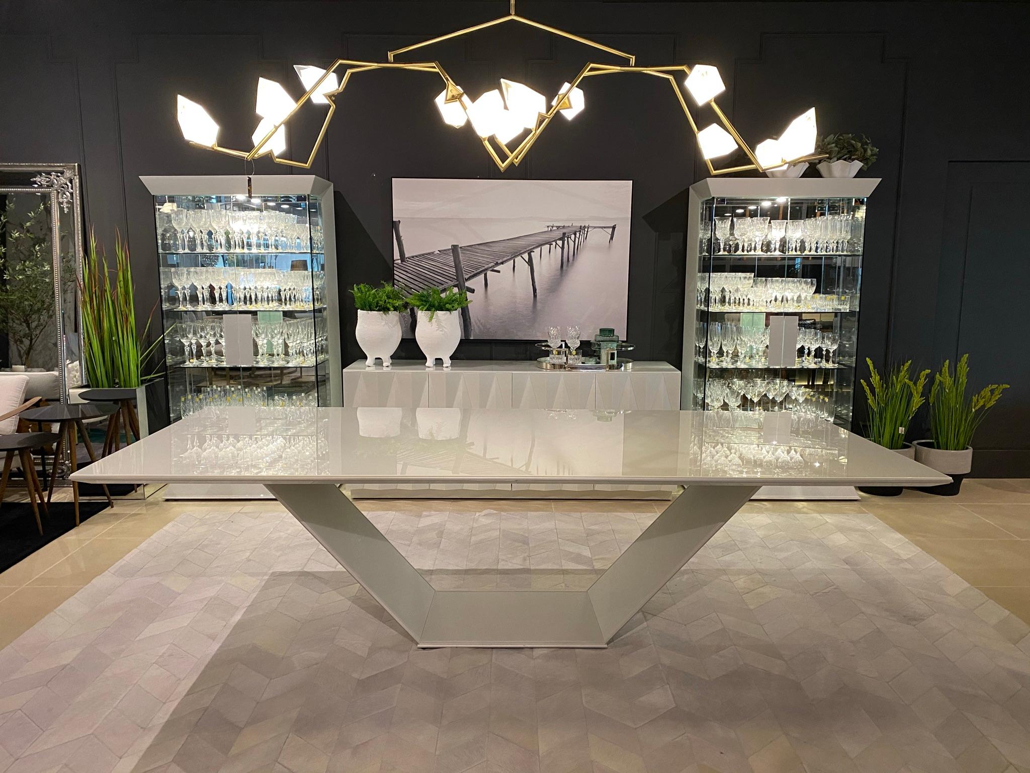 Mesa de comedor Dubai, Espejo en Nuevo estado para la venta en Miami, FL