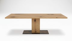 Tavolo da pranzo rettangolare Ft. Oak naturale con nodi e base in ferro bronzato, Italia