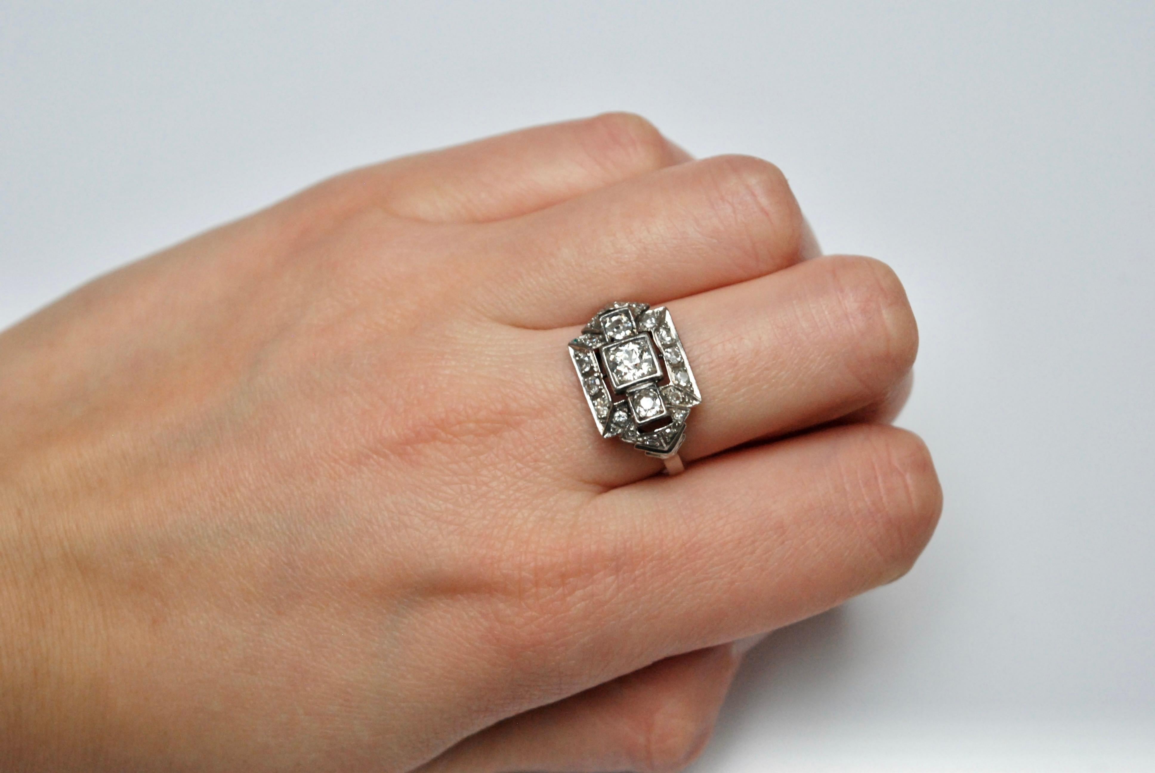 Art Déco Anello rettangolare con cluster di diamanti europei Old Mine, inizio XX secolo in vendita