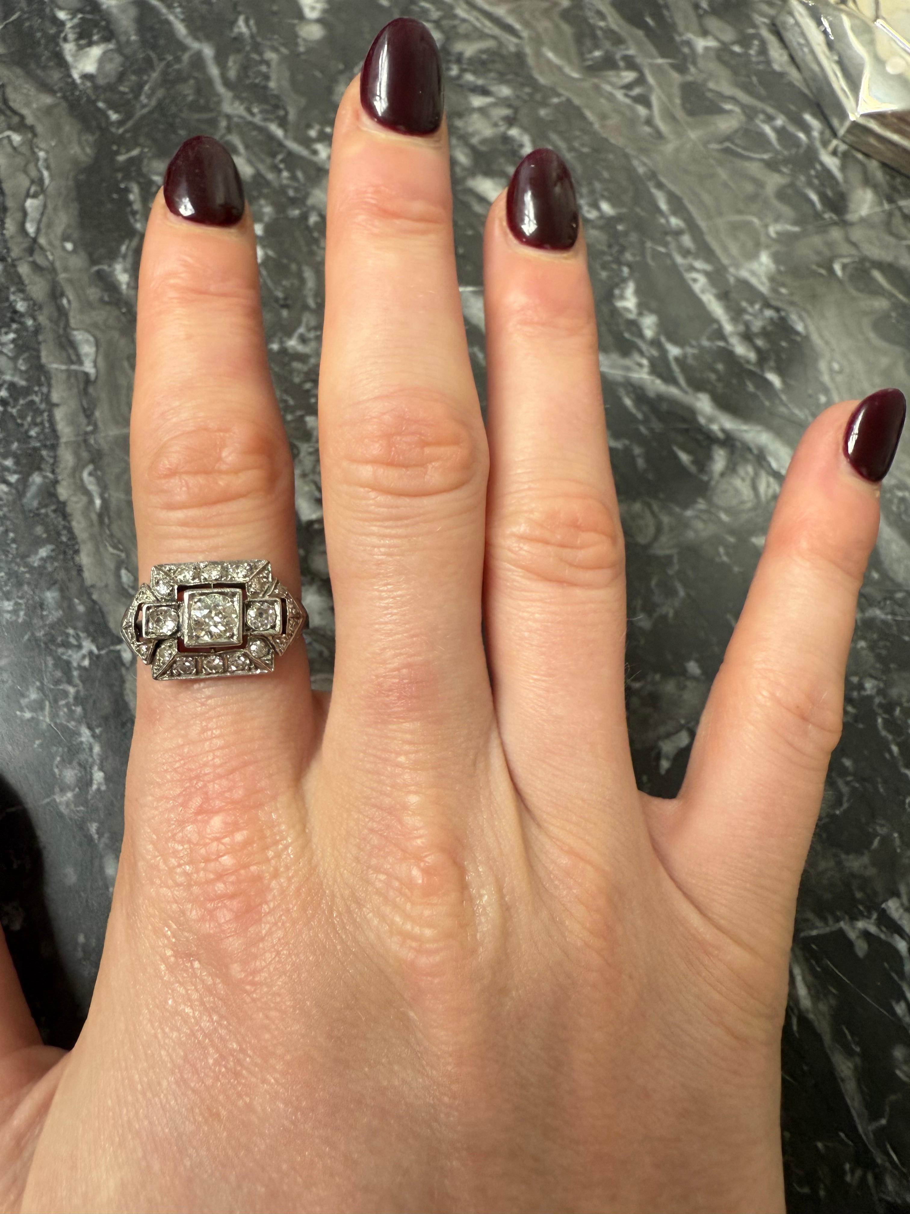 Donna Anello rettangolare con cluster di diamanti europei Old Mine, inizio XX secolo in vendita