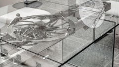 Rectangular extendable table with glass legs Naos Quasar - Sahara noir ceramic