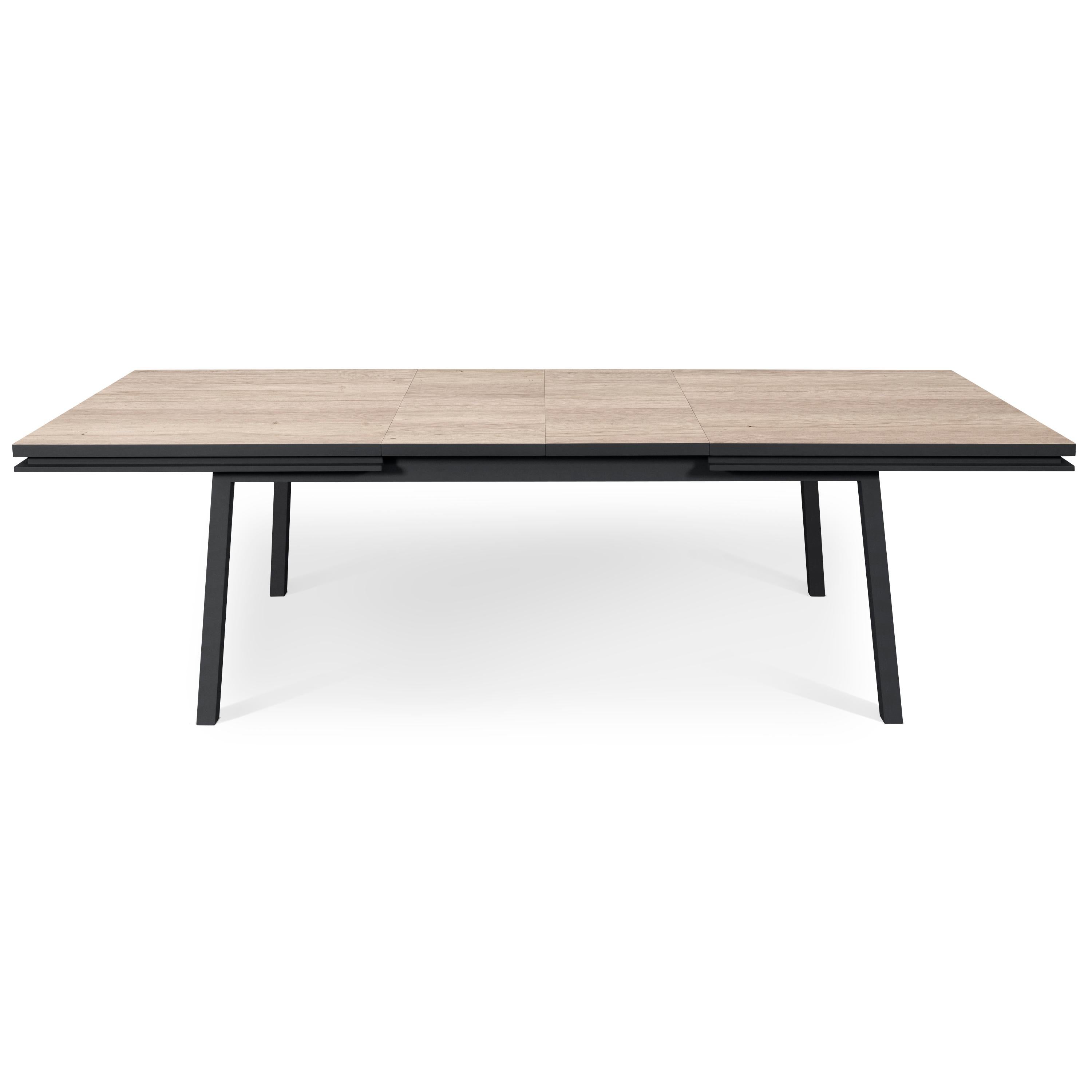 Cette table rectangulaire à rallonge en bois de chêne massif est conçue par le célèbre designer parisien Eric Gizard dans un design scandinave coloré et épuré. 

2 feuilles ou extensions de 40 cm chacune repliées sous le plateau

Pour ouvrir le