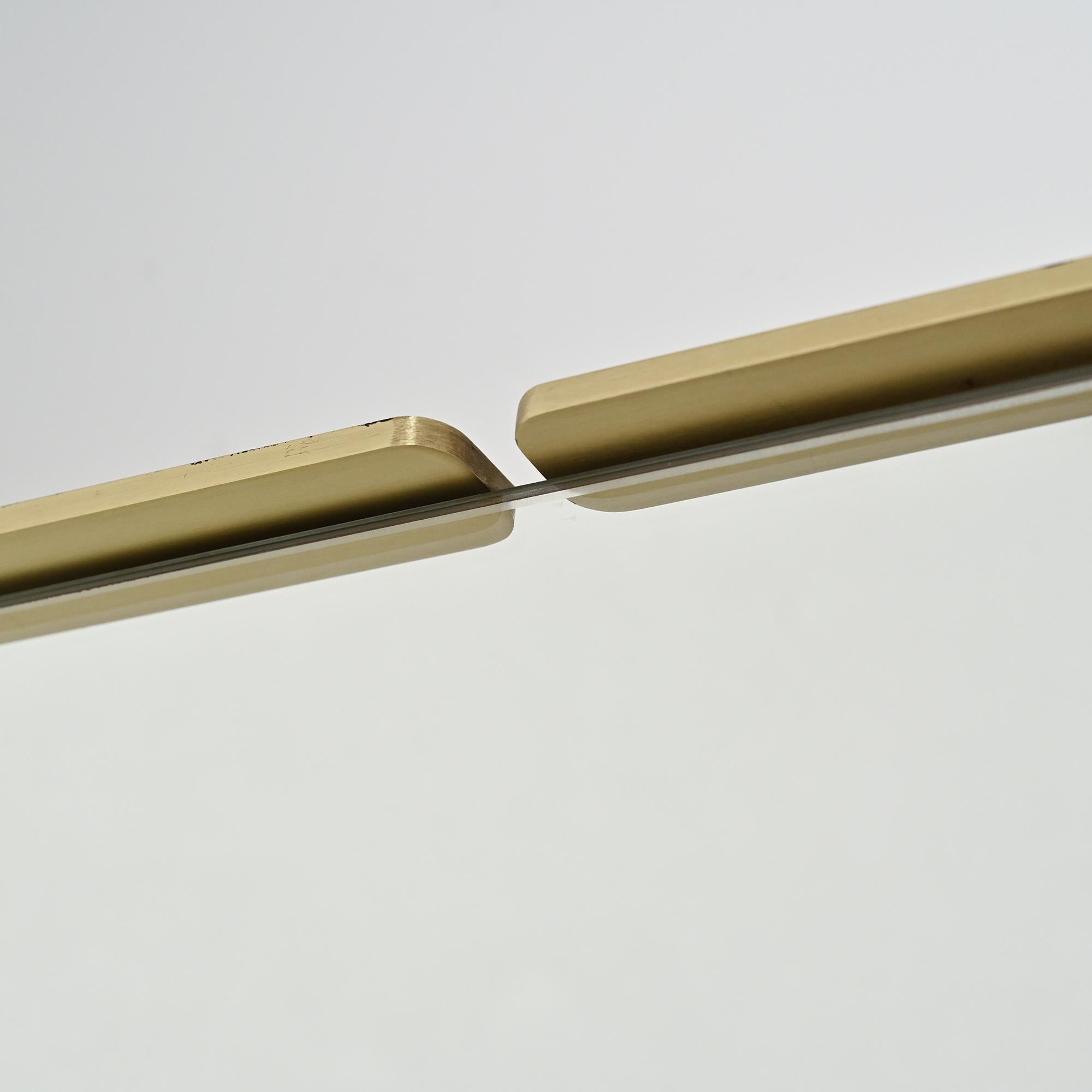 Miroir rectangulaire en métal doré, vers 1970 en vente 3