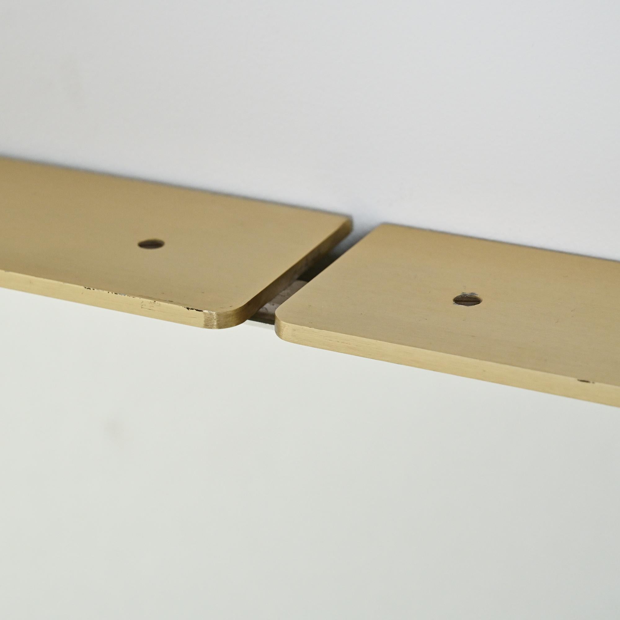 Miroir rectangulaire en métal doré, vers 1970 en vente 2