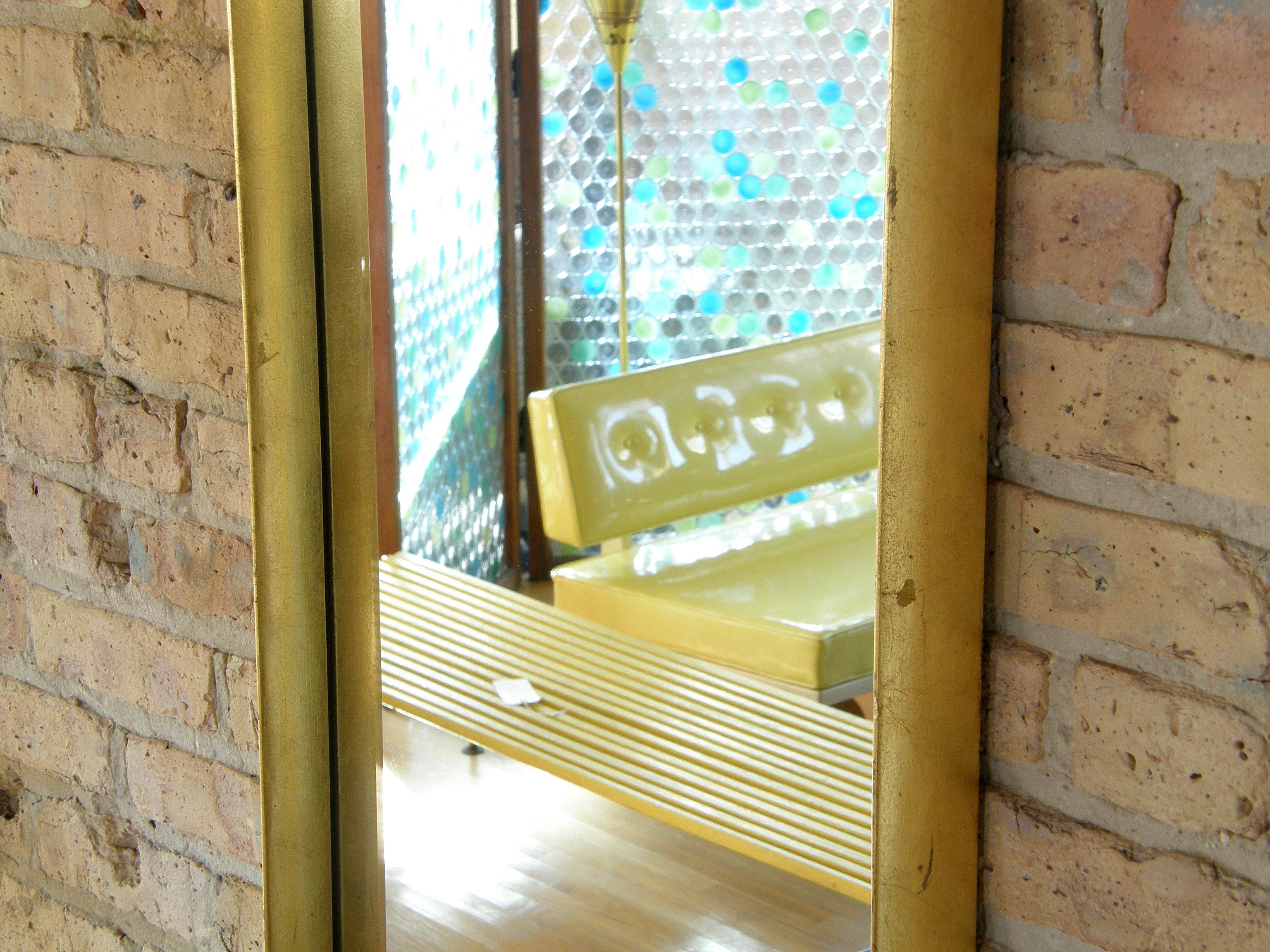 Rechteckiger Spiegel aus vergoldetem Holz mit gewölbter Platte im Angebot 1