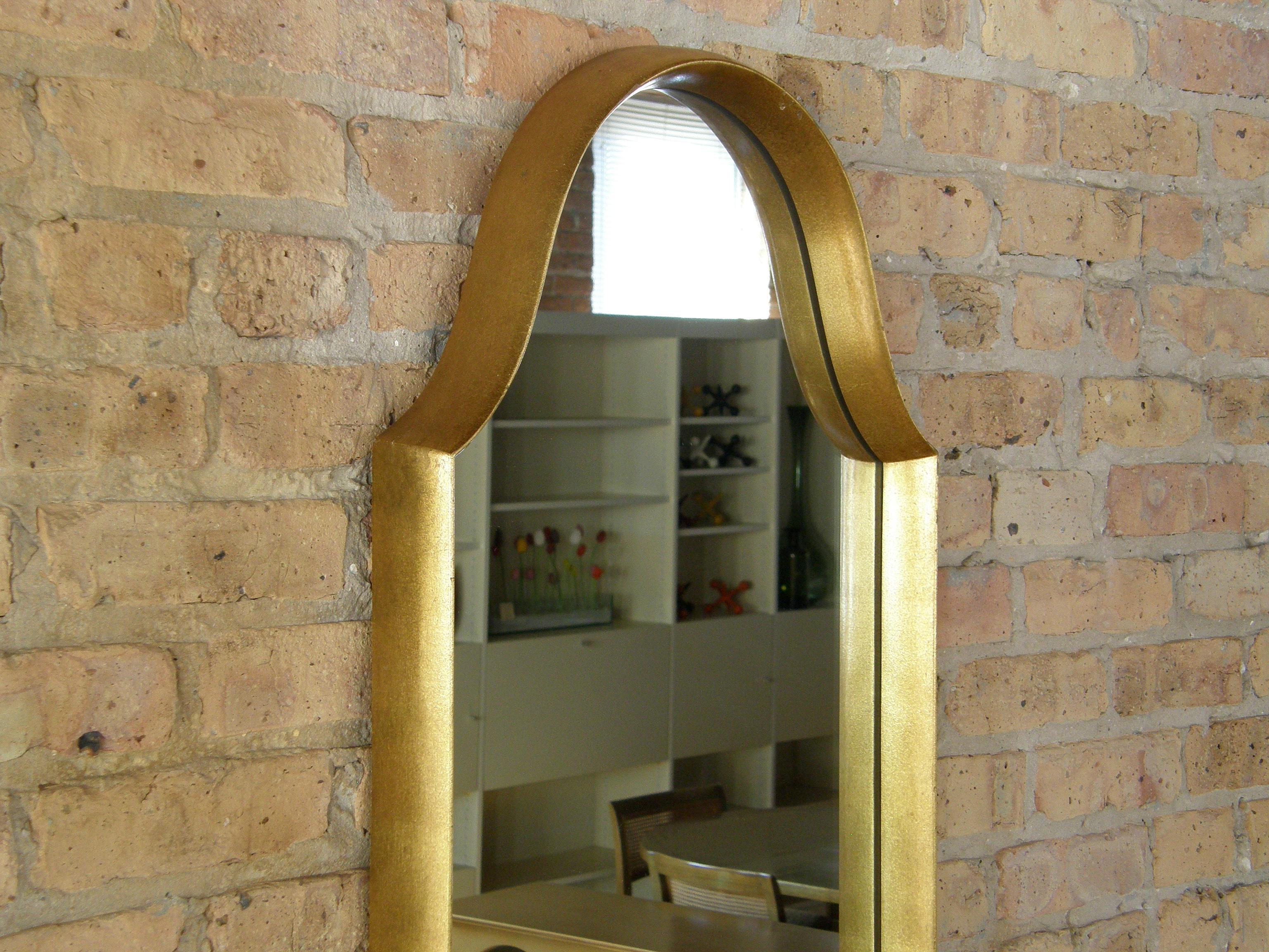 Rechteckiger Spiegel aus vergoldetem Holz mit gewölbter Platte im Angebot 3