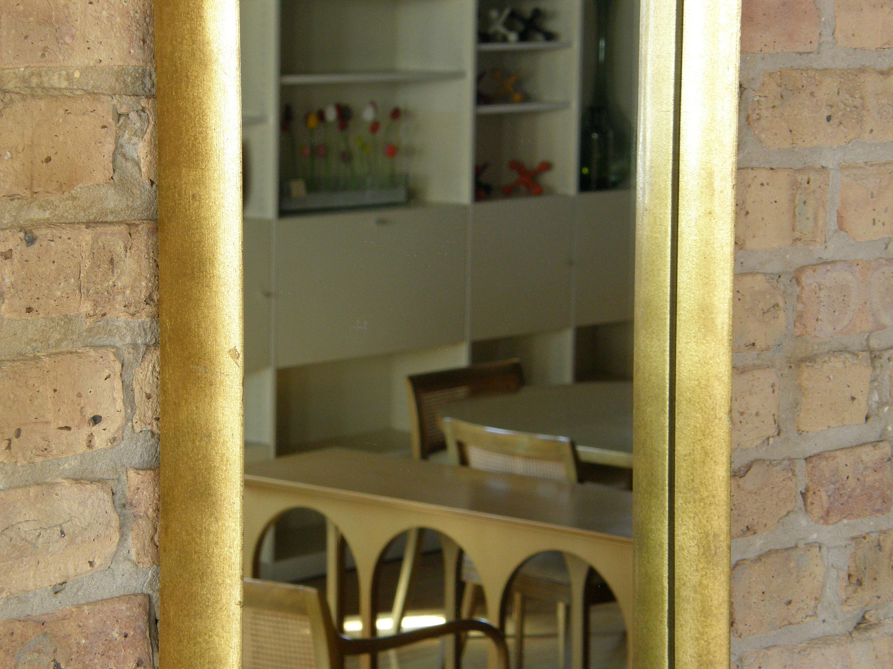 Rechteckiger Spiegel aus vergoldetem Holz mit gewölbter Platte im Angebot 4