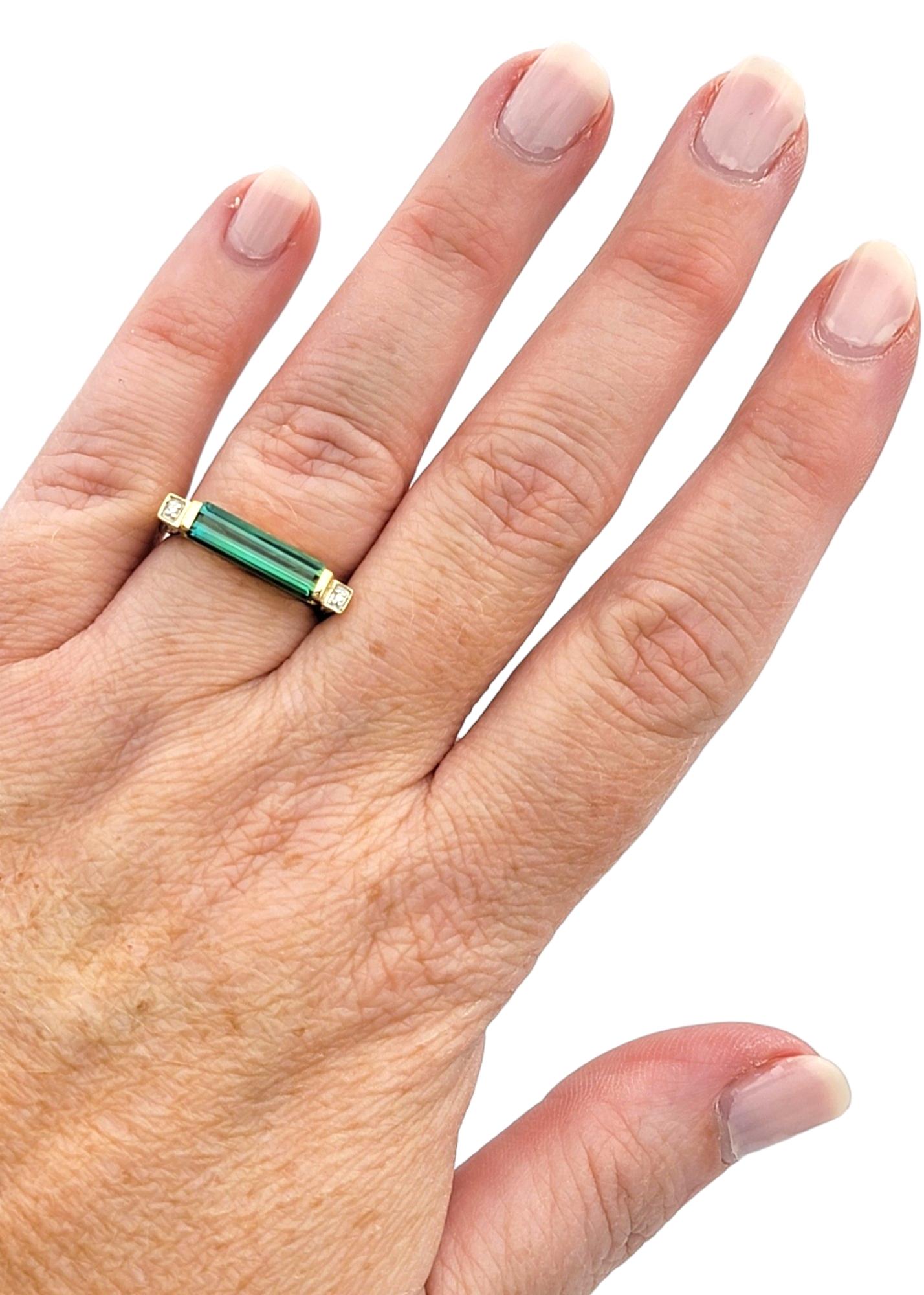 Rechteckiger Ring mit grünem Turmalin und Diamant aus 18 Karat Gelbgold Damen im Angebot