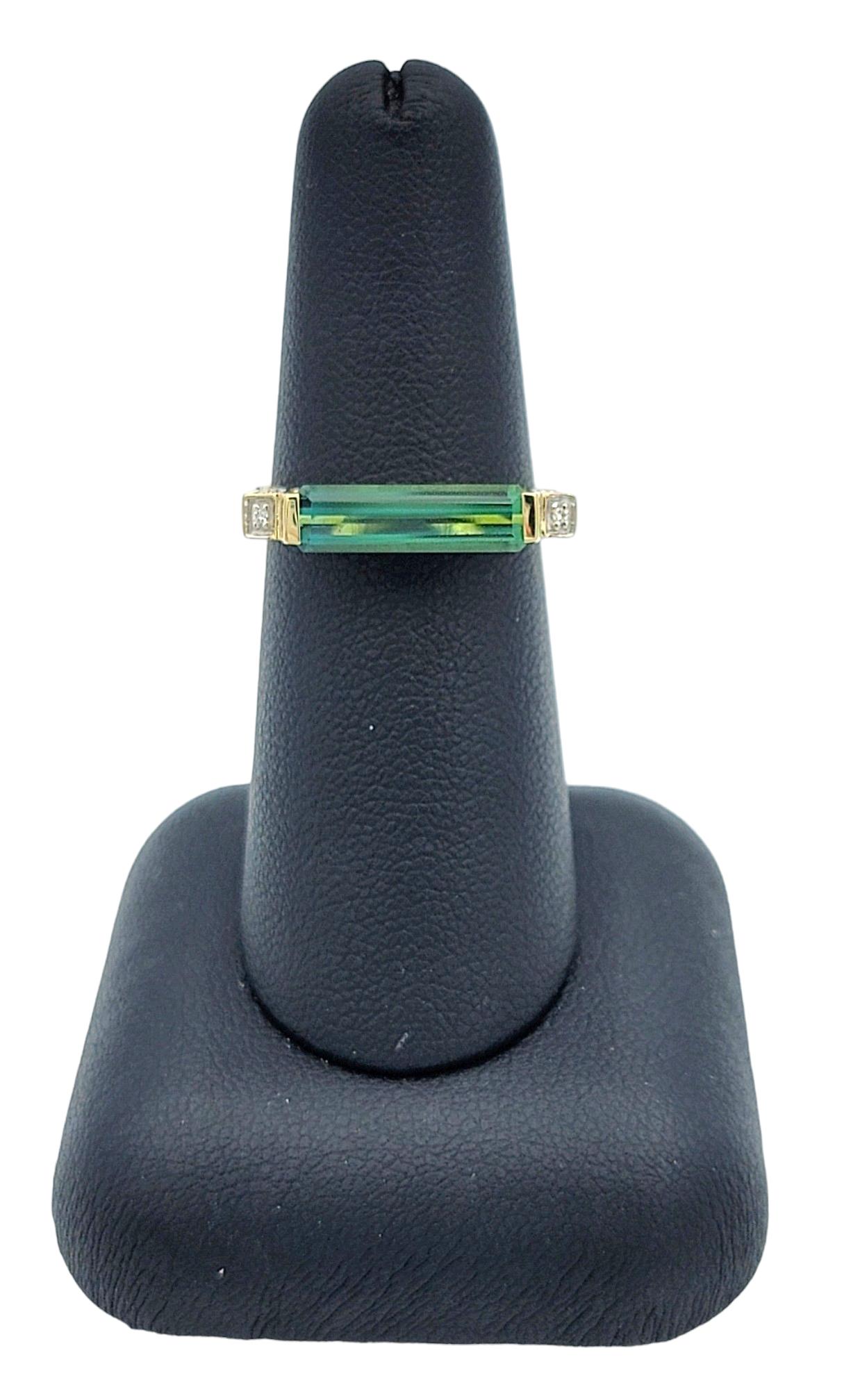 Rechteckiger Ring mit grünem Turmalin und Diamant aus 18 Karat Gelbgold im Angebot 2