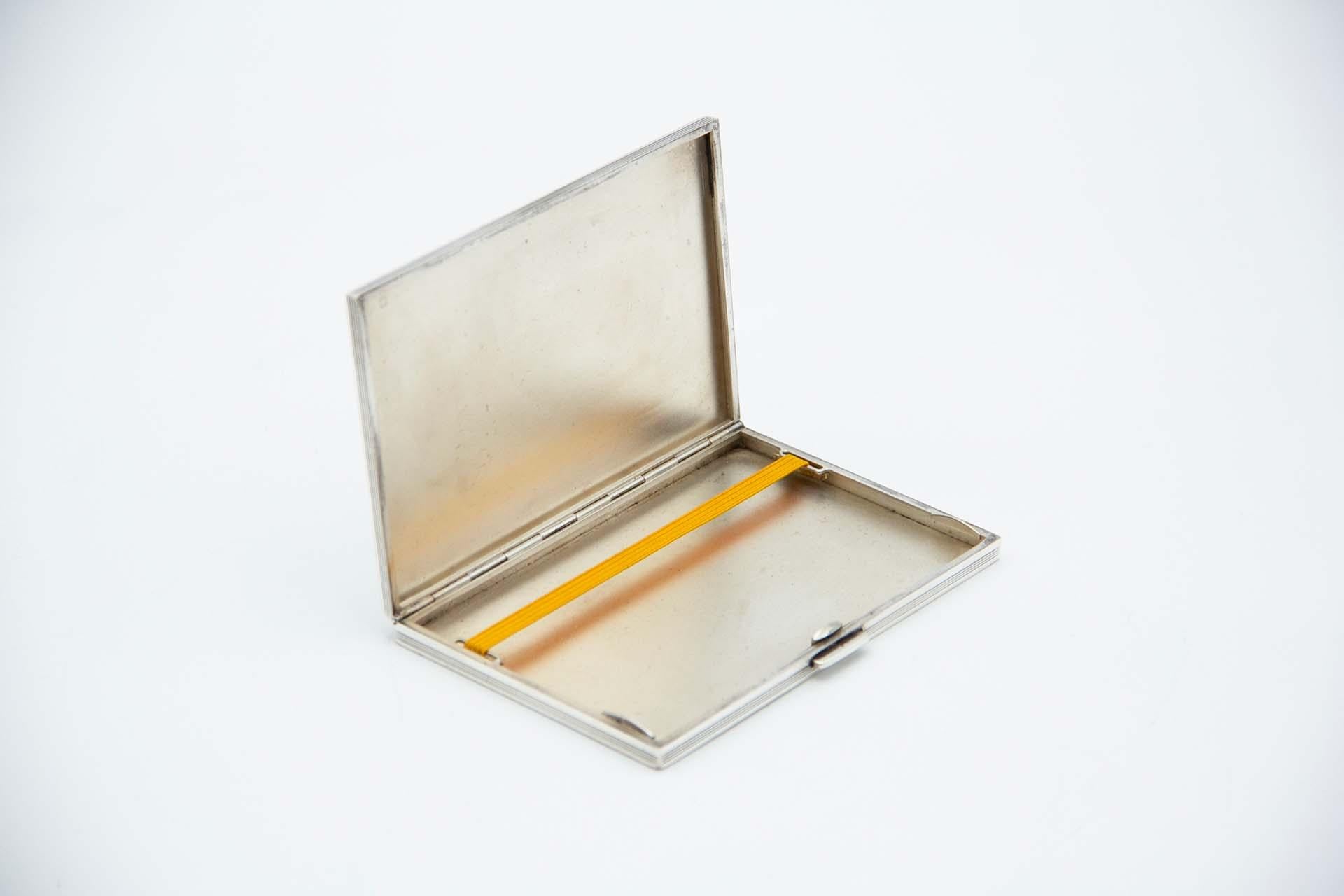 Rectangular guilloche silver case with diamond relief and monogram (Europäisch) im Angebot