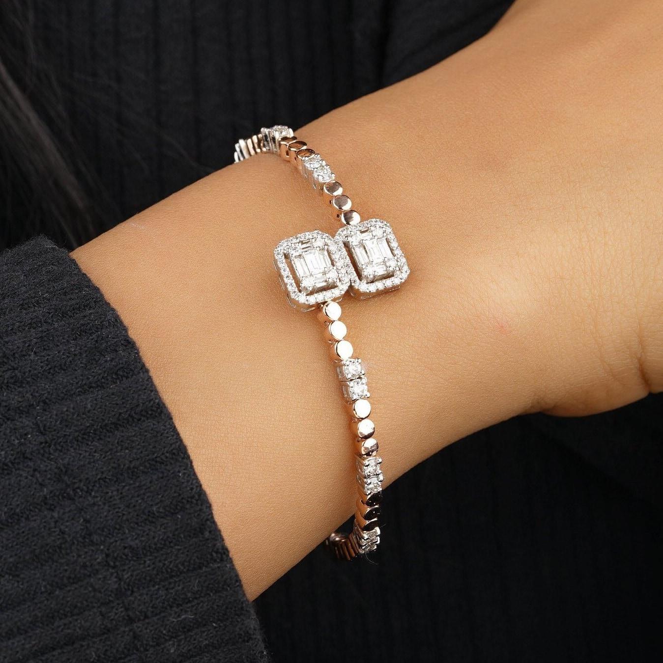 Pulsera rectangular con halo de diamantes en oro macizo de 14k (certificado) Corte redondo en venta