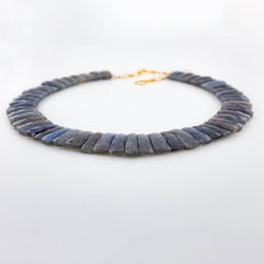 Collana rettangolare con cuscino di labradorite in oro 14 carati