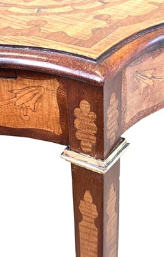 Mesa auxiliar rectangular de caoba y madera satinada de finales del siglo XIX