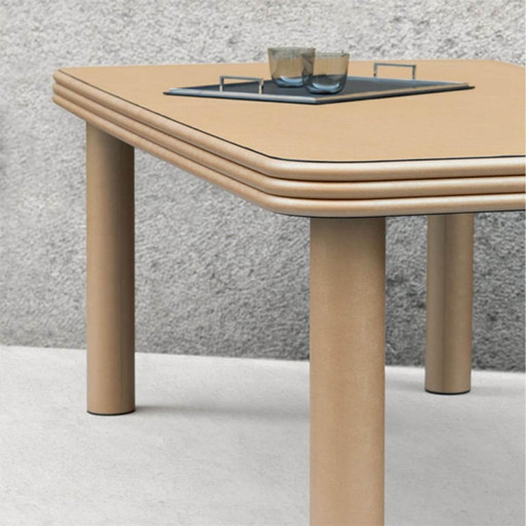 Contemporary leather rectangular dining table - Scala by Stephane Parmentier for Giobagnara.
The object presented in the image has following finish: G50 gold printed calfskin leather.

Exuding modern allure and aesthetic harmony through the