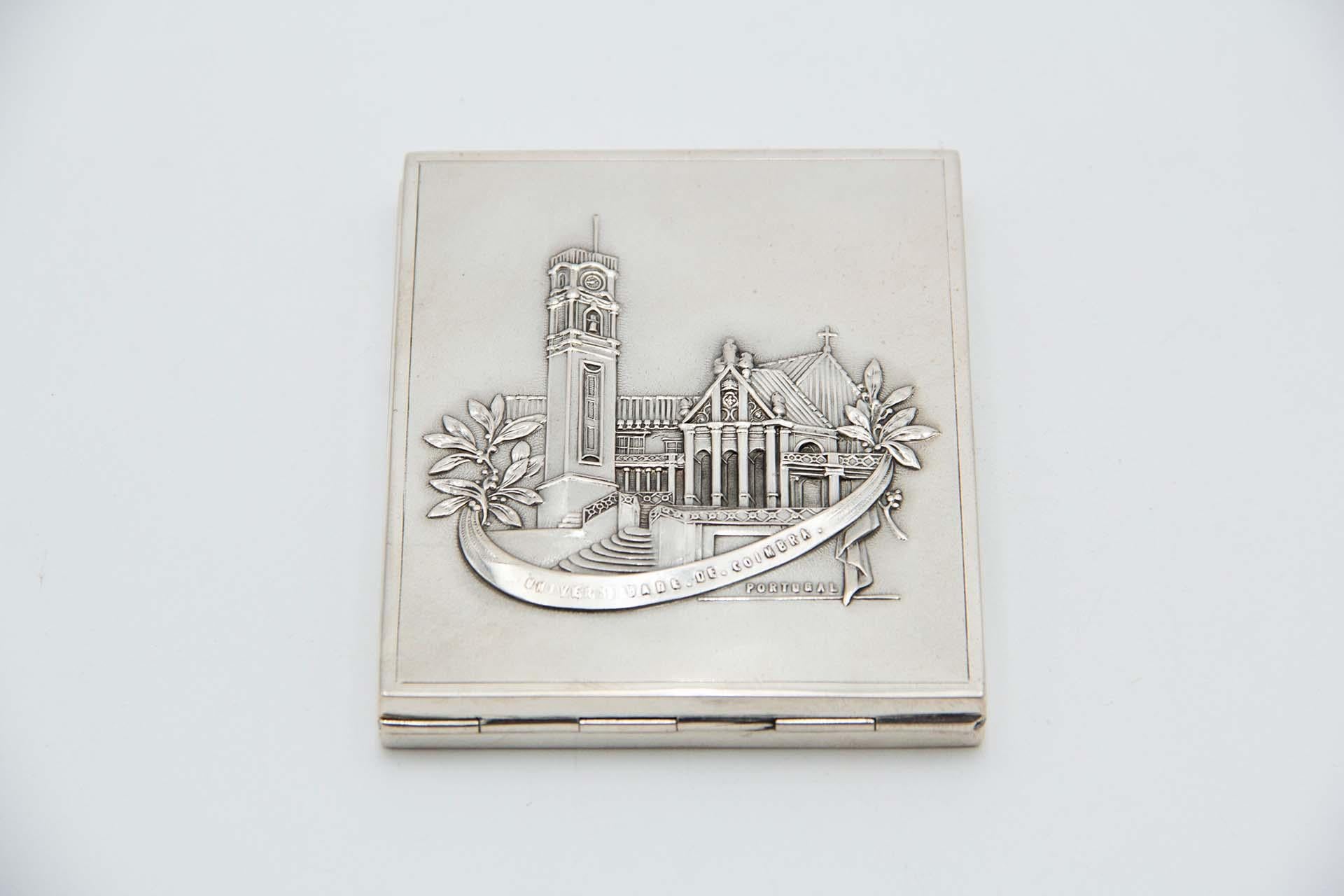 Européen Rectangular matte silver cigarette case en vente