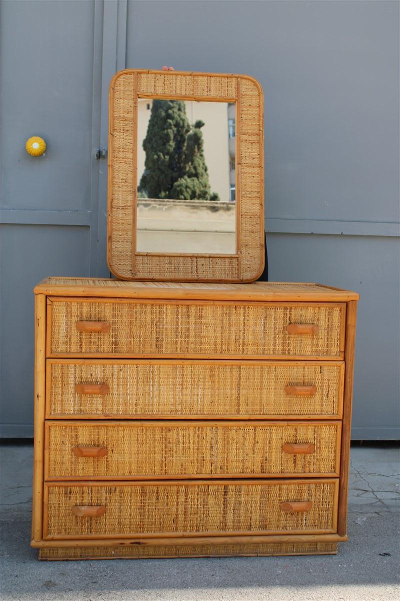 Chest of drawers from the Italian 1950s, made by skilled craftsmen of that period, with 4 large drawers, the mirror is 71 x 52 cm.