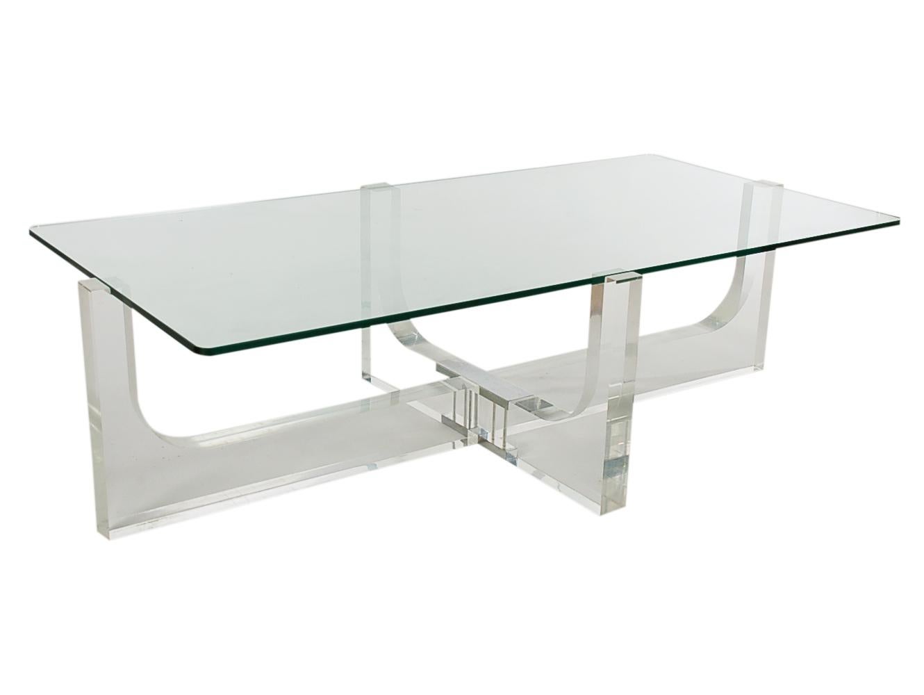 Rectangular Mid-Century Modern Thick Acrylic Lucite Cocktail Table, circa 1970s In Good Condition In Philadelphia, PA