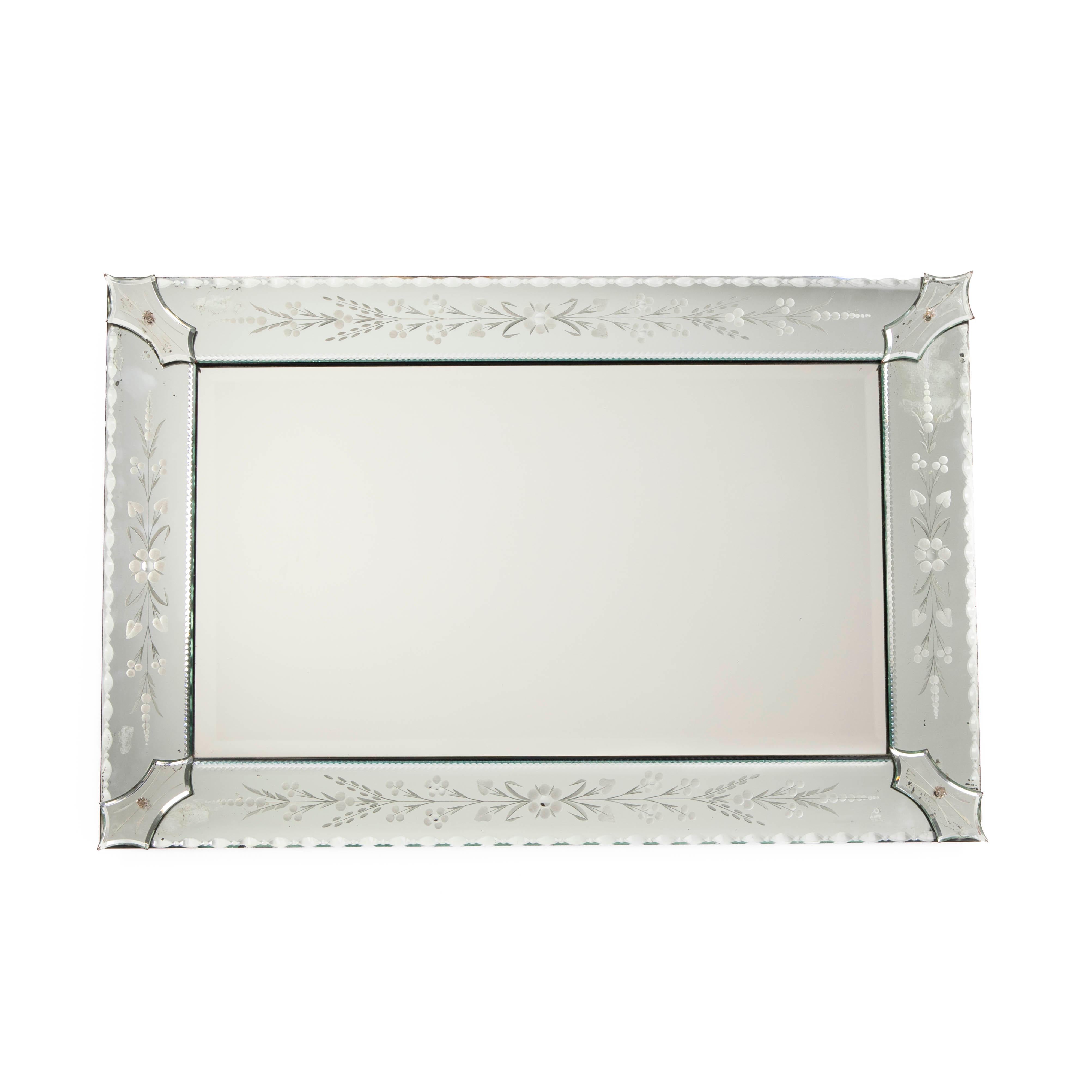 Miroir vénitien rectangulaire du milieu du siècle à la décoration délicate, France, années 1930 en vente 5