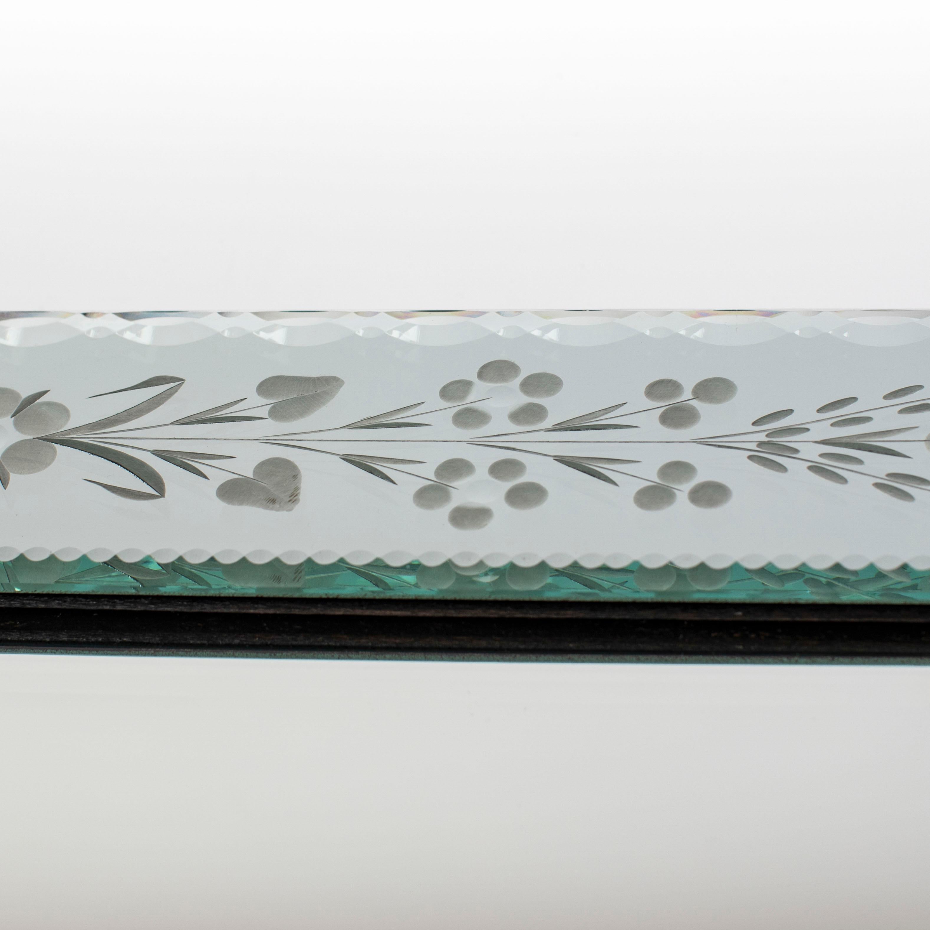 Miroir vénitien rectangulaire du milieu du siècle à la décoration délicate, France, années 1930 Bon état - En vente à Salzburg, AT