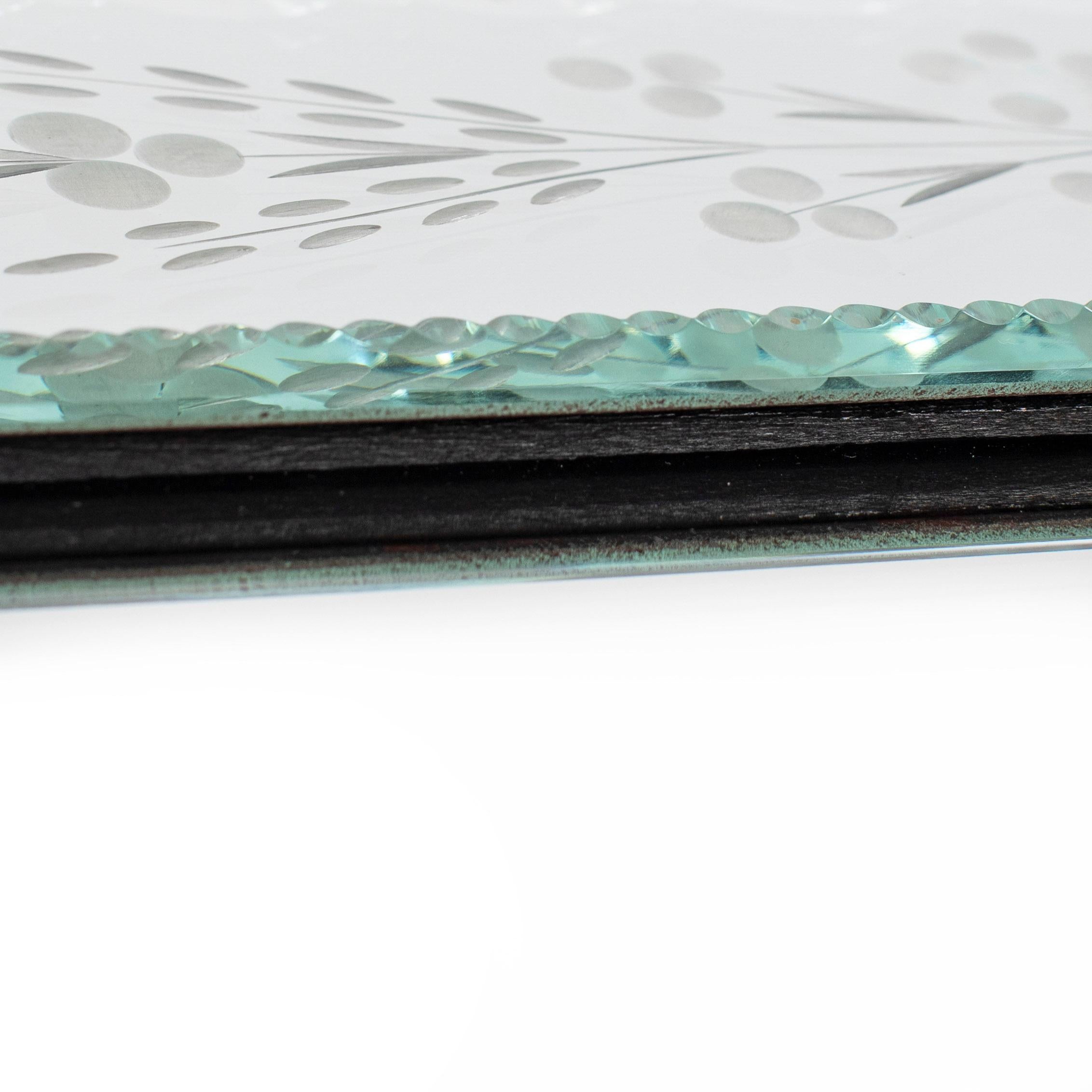 Miroir vénitien rectangulaire du milieu du siècle à la décoration délicate, France, années 1930 en vente 1