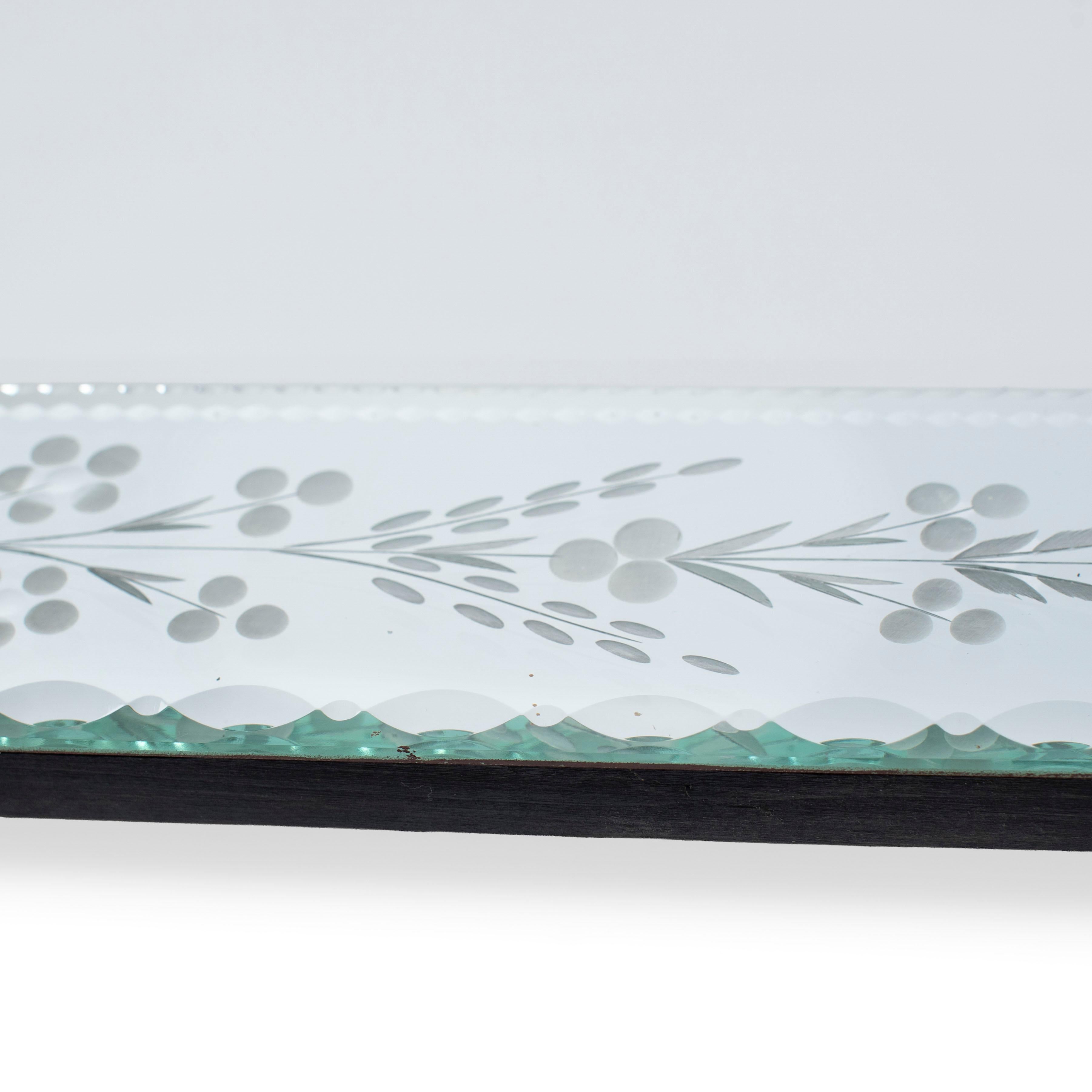 Miroir vénitien rectangulaire du milieu du siècle à la décoration délicate, France, années 1930 en vente 2