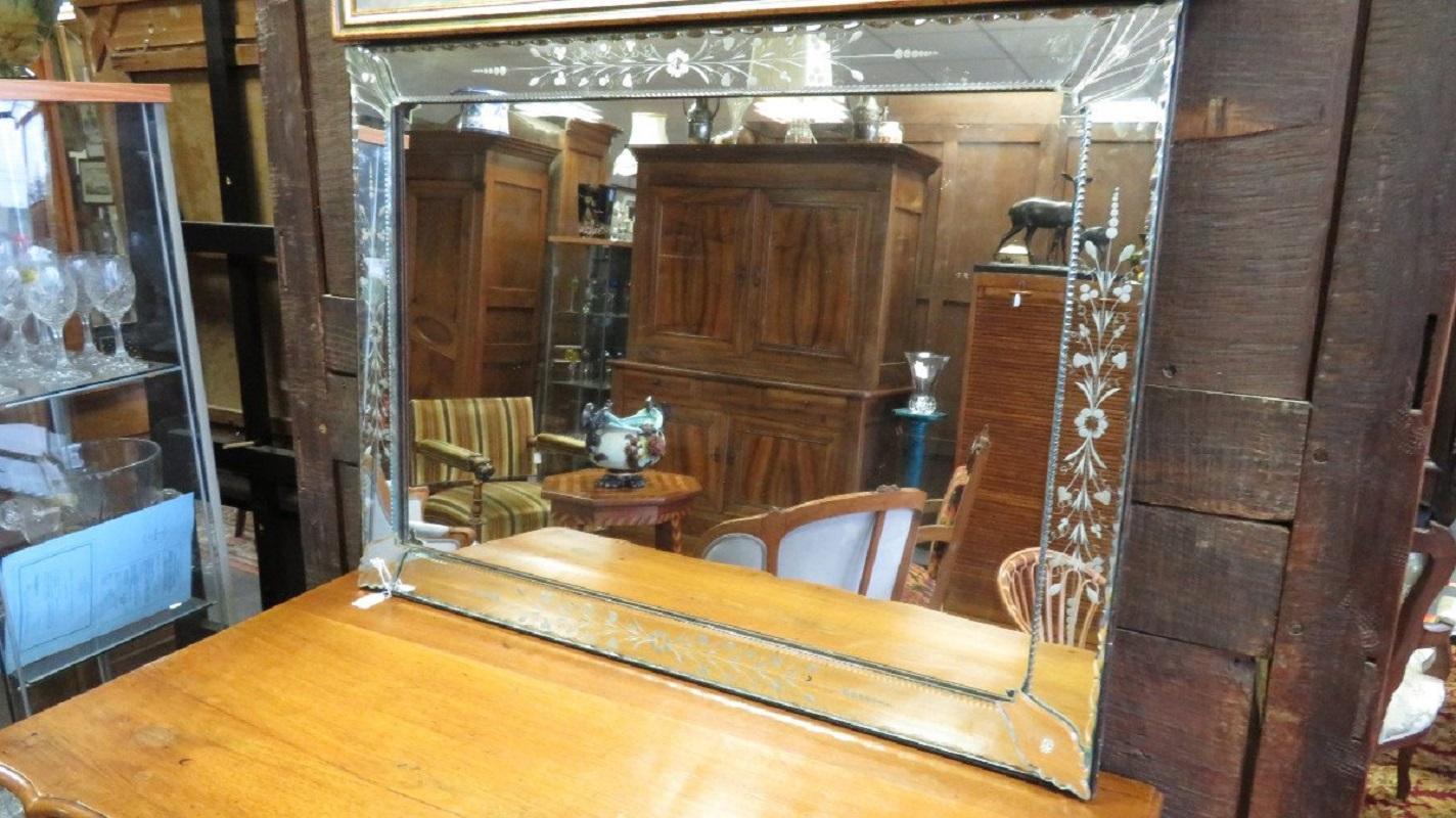 Rectangular Venetian mirror with delicate decoration France 1930s

The object is classic in shape and design.
The inner mirror is faceted, the inner rim and outer rim have a surrounding shell frieze.
The flower and leaf tendrils are well accentuated