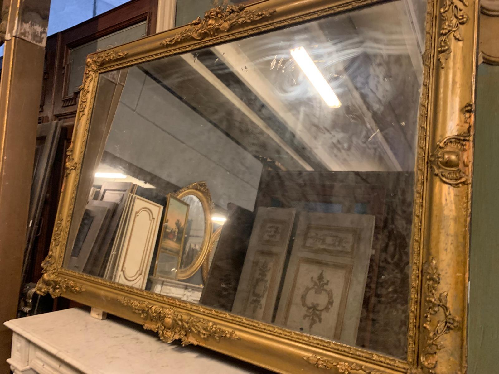 Miroir rectangulaire en bois doré et sculpté, Italie en vente 7