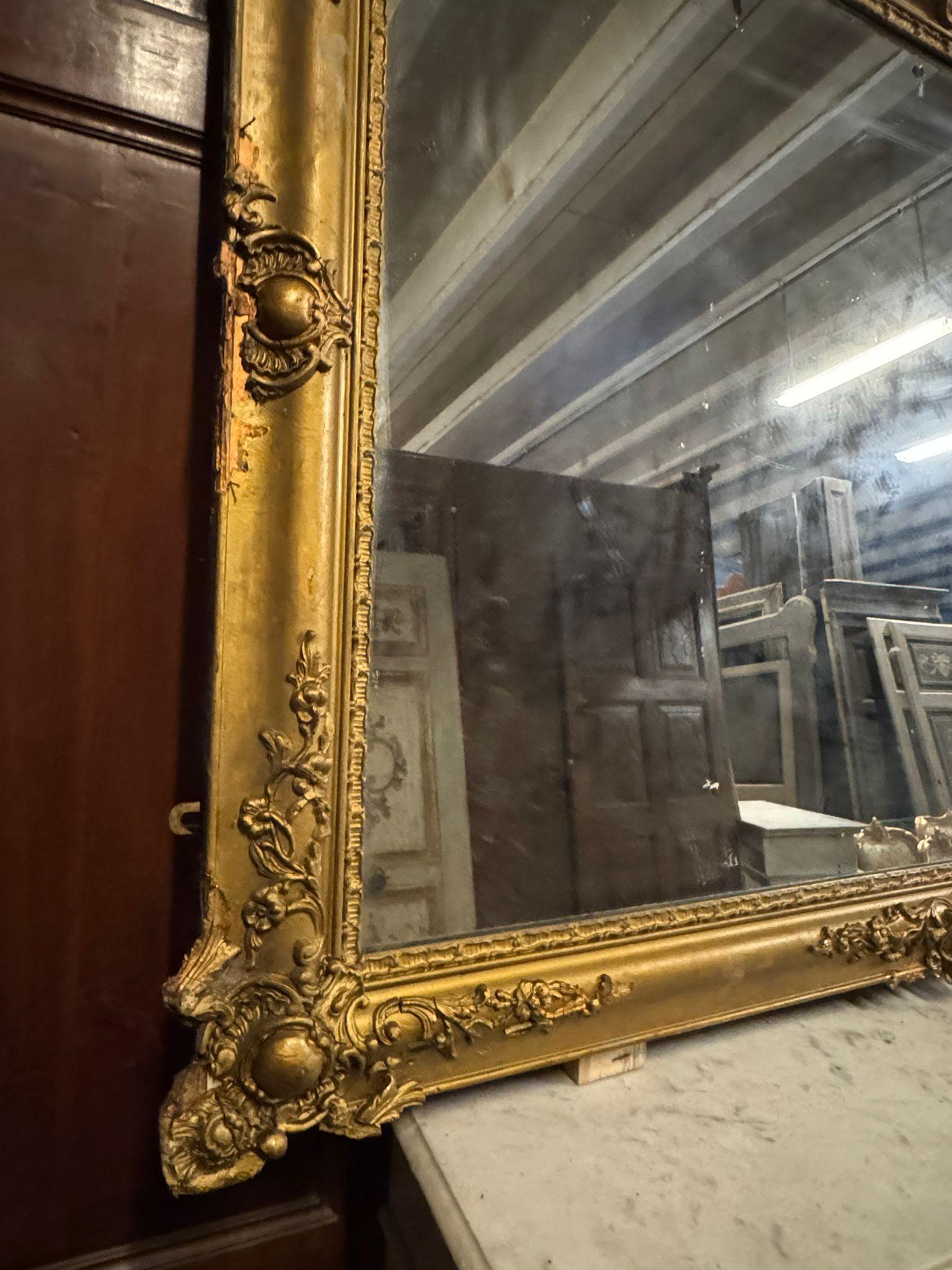 Miroir rectangulaire en bois doré et sculpté, Italie Bon état - En vente à Cuneo, Italy (CN)