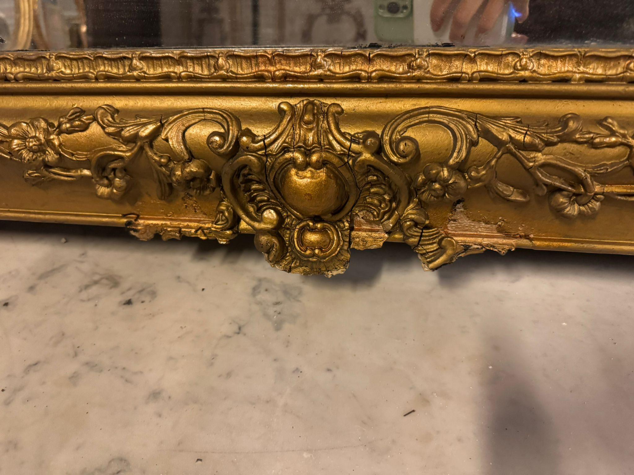 Peuplier Miroir rectangulaire en bois doré et sculpté, Italie en vente