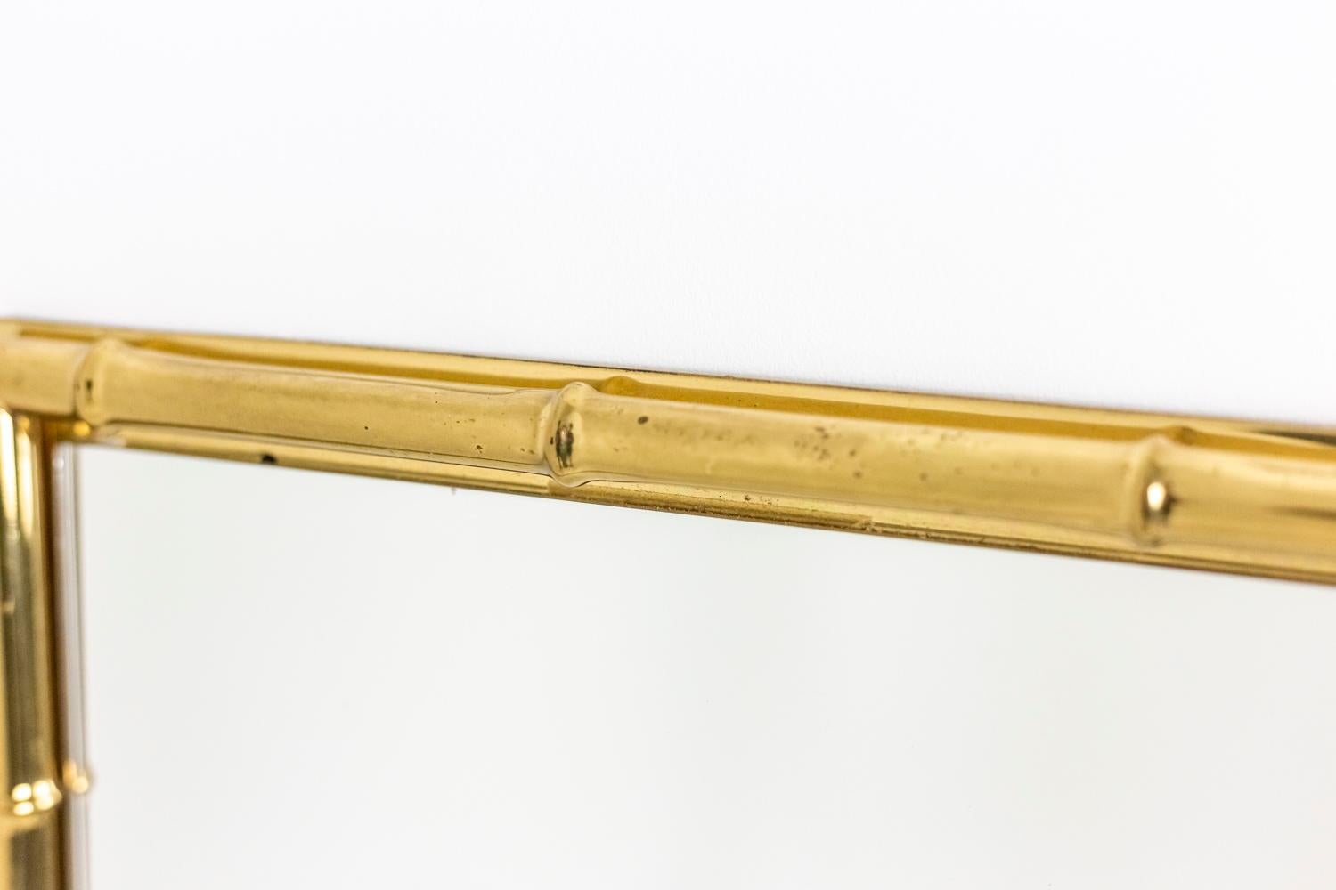 Rechteckiger Spiegel aus vergoldetem Messing, 1970er Jahre im Angebot 3