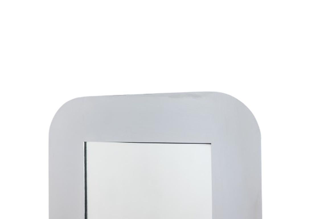 Rectangular mirror in polished metal.
Rounded corners.
Italian work, 1970s.
Dimensions : H 150 x W 50 x D 2 cm
Reference : LS6511401