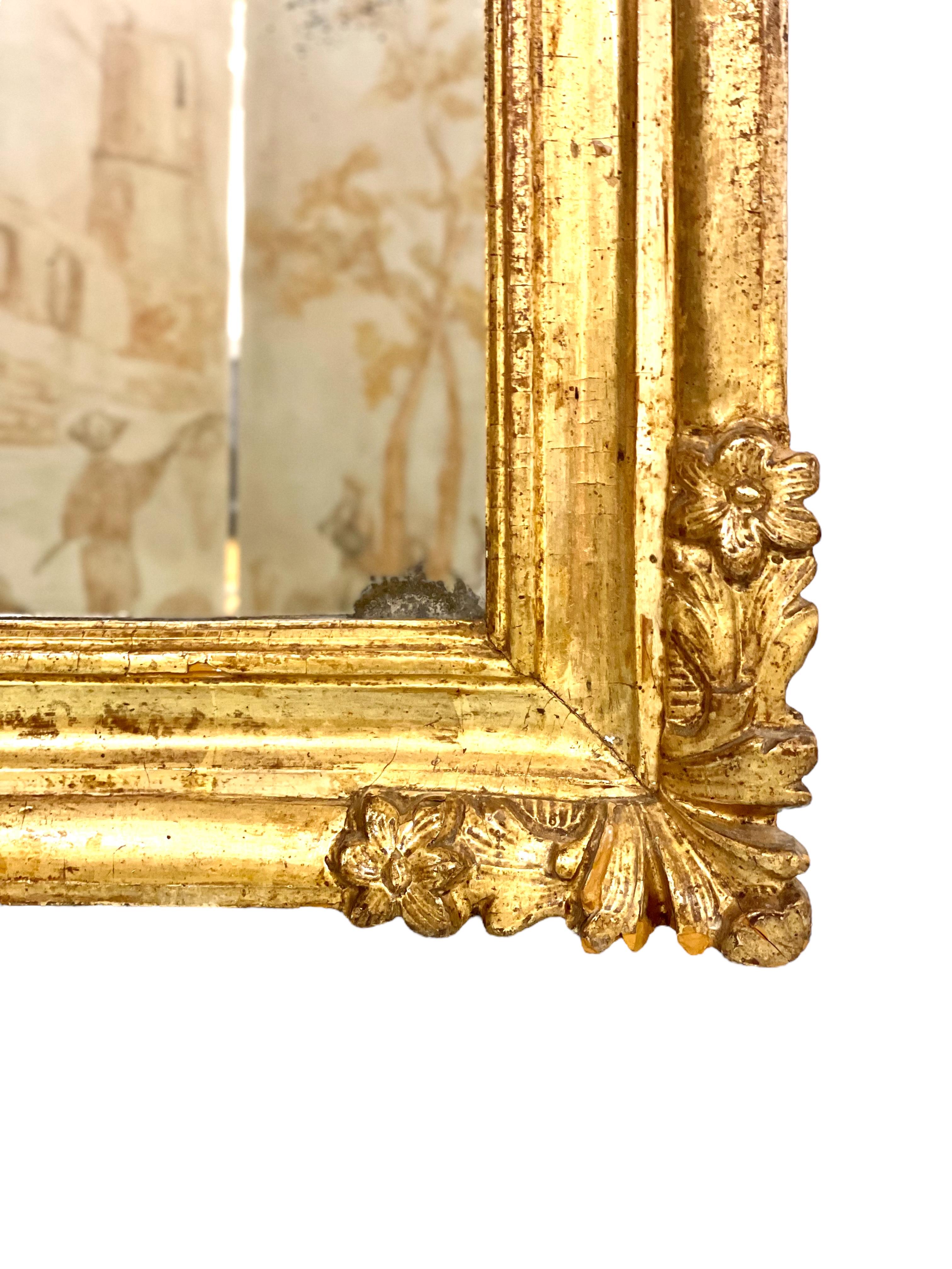 Français Miroir rectangulaire avec motifs d'acanthes sur les coins en vente