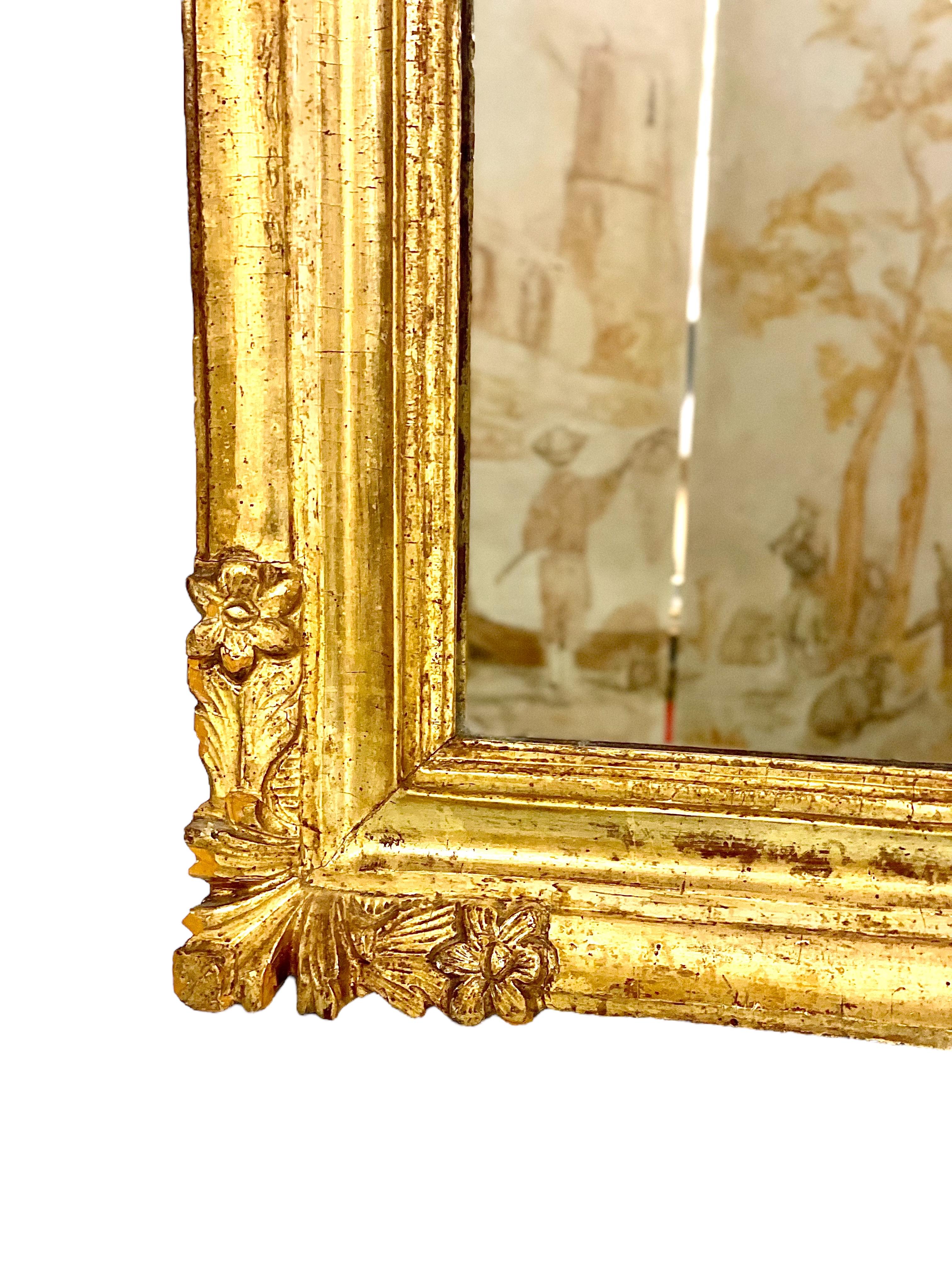 Rectangular Mirror with Acanthus Design on Corners In Good Condition For Sale In LA CIOTAT, FR