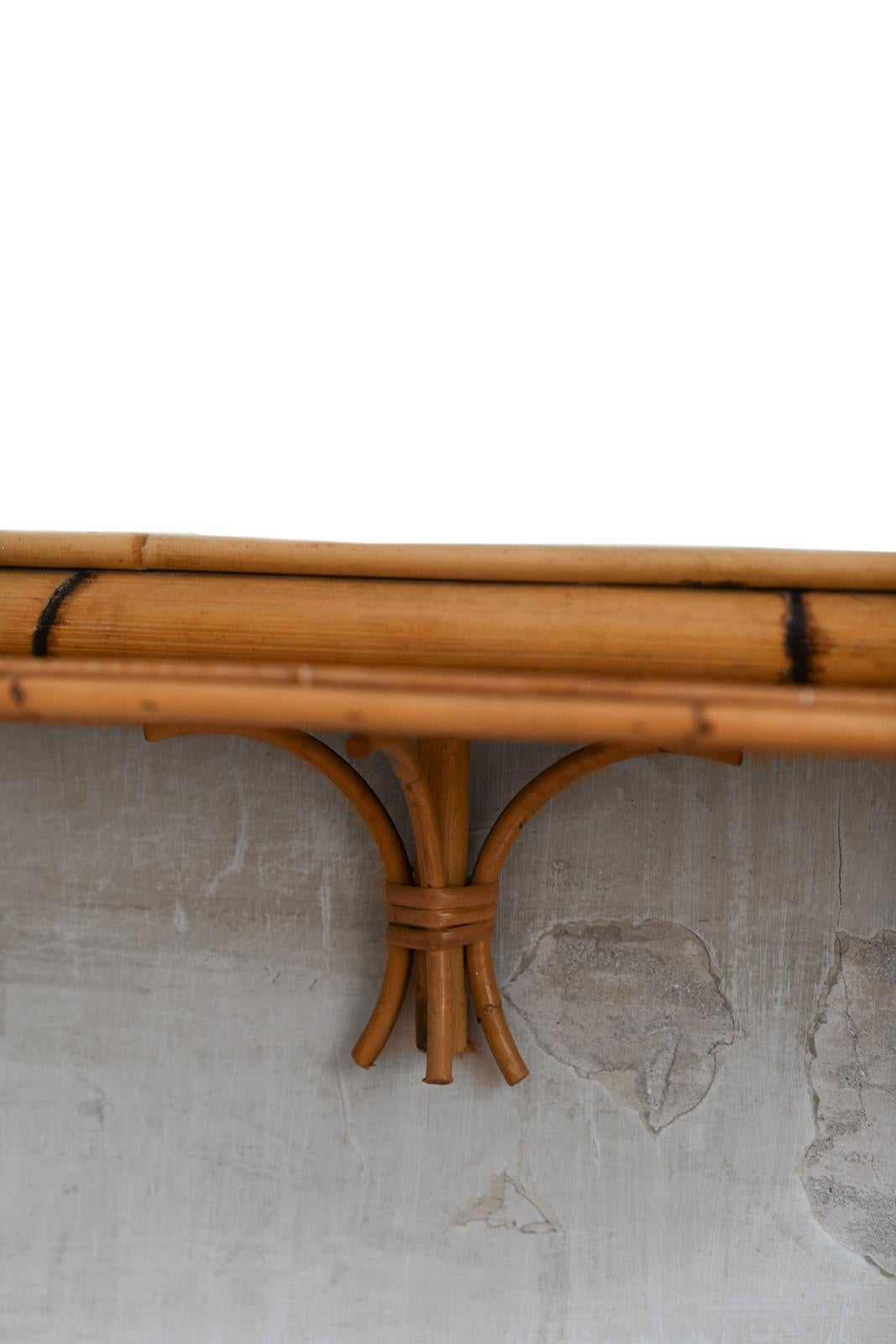 Rectangular mirror with pressed bamboo shelf and bamboo cane frame – Italy 1970 In Good Condition For Sale In Roma, RM
