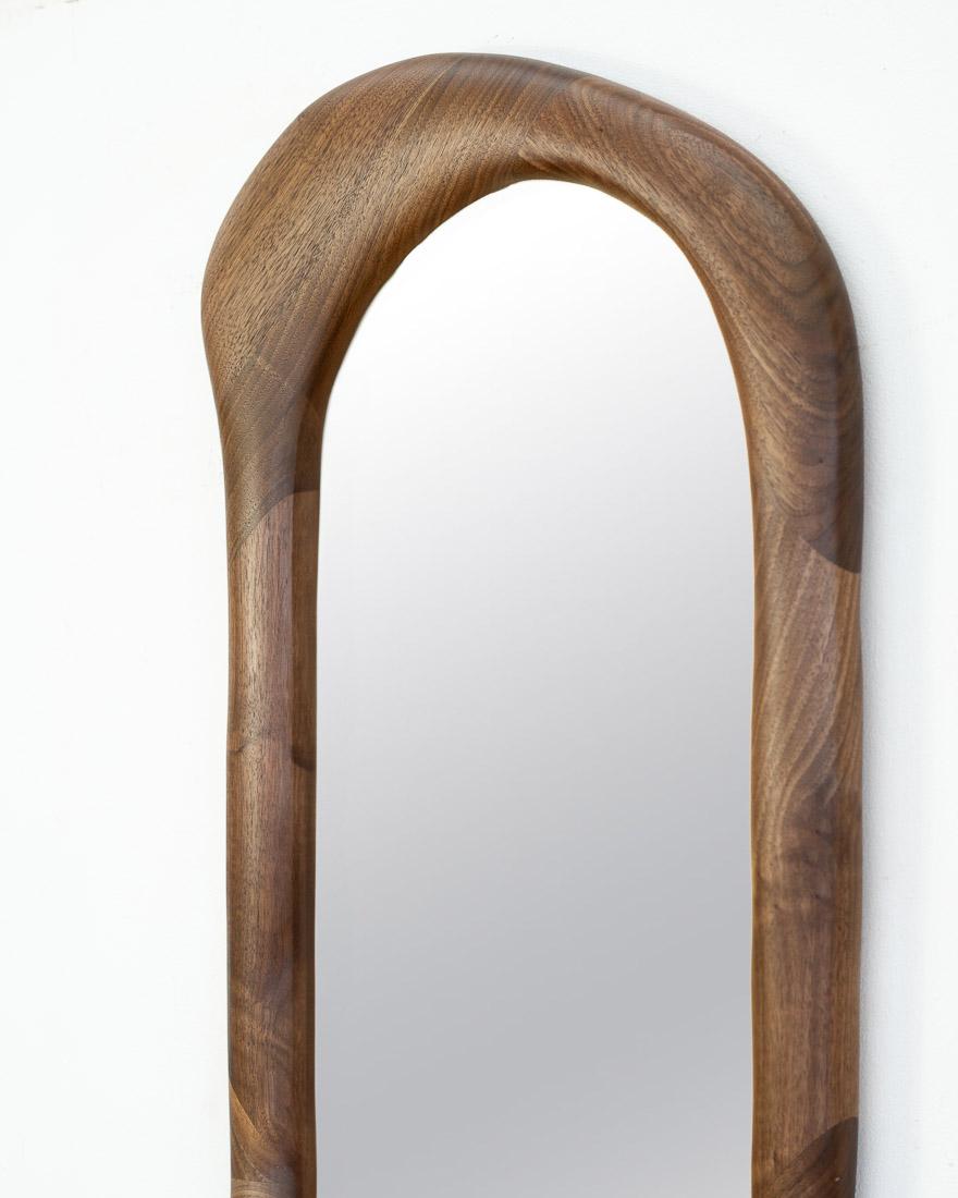 Tedesco Specchio rettangolare con cornice in Wood Wood e ripiano di Alexander Knysch in vendita