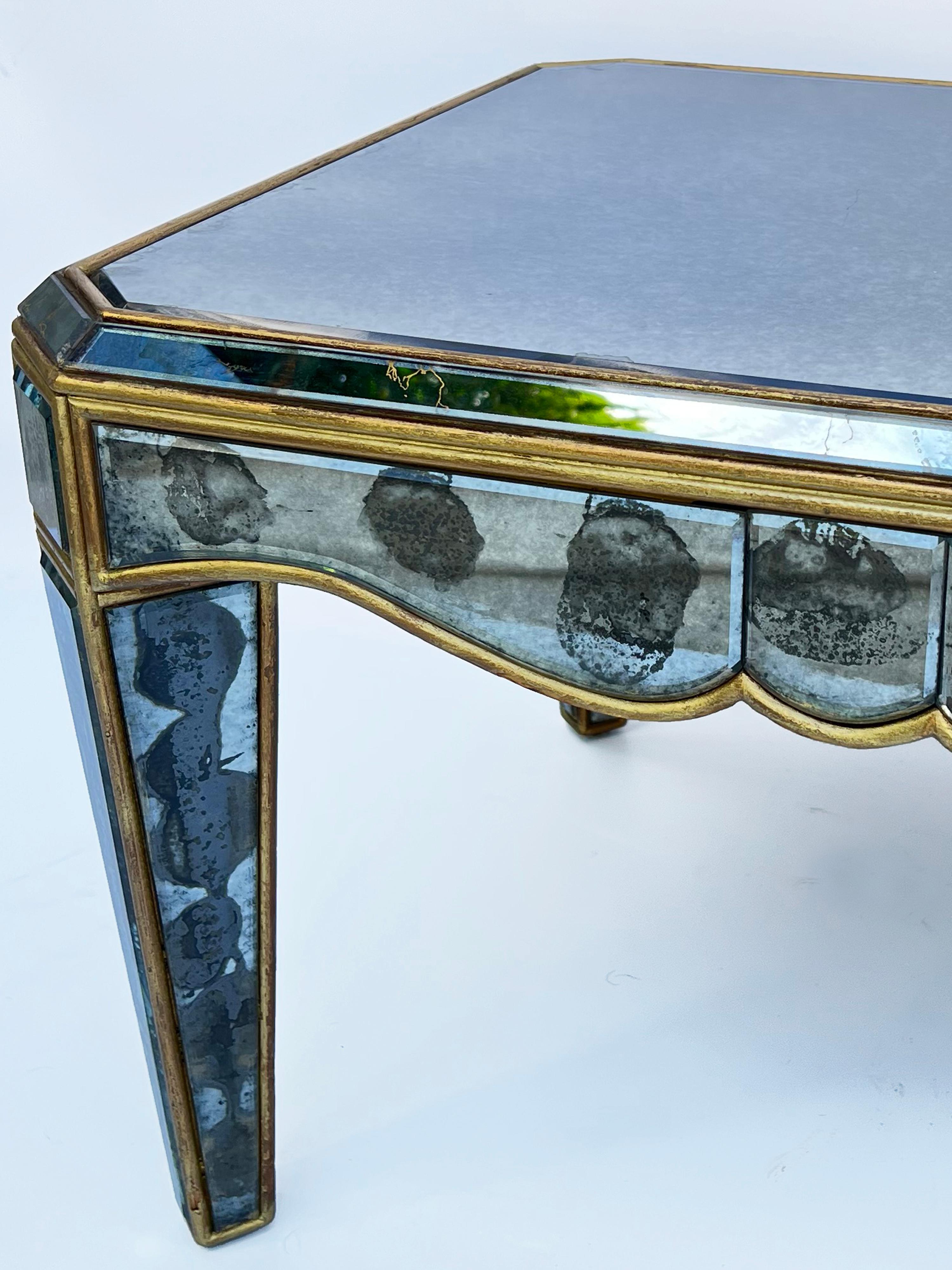 Rectangular Mirrored Coffee Table Circa 1940s im Zustand „Relativ gut“ im Angebot in West Palm Beach, FL
