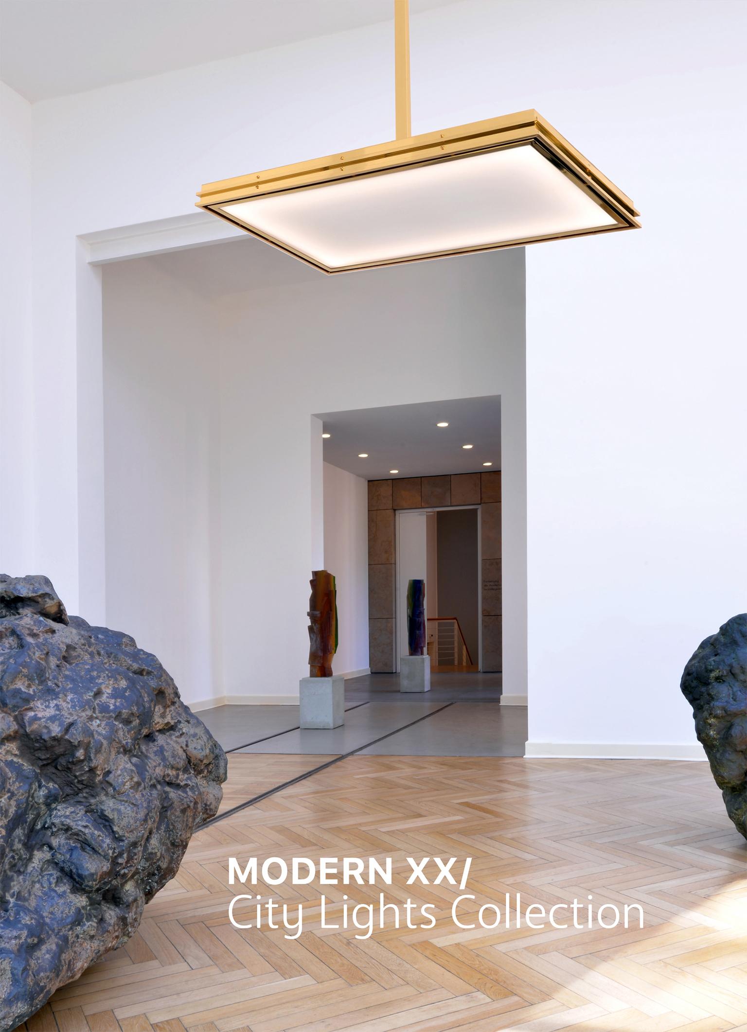 Plaqué Lampe à suspension moderniste rectangulaire, laiton nickelé, verre opale, sur mesure en vente