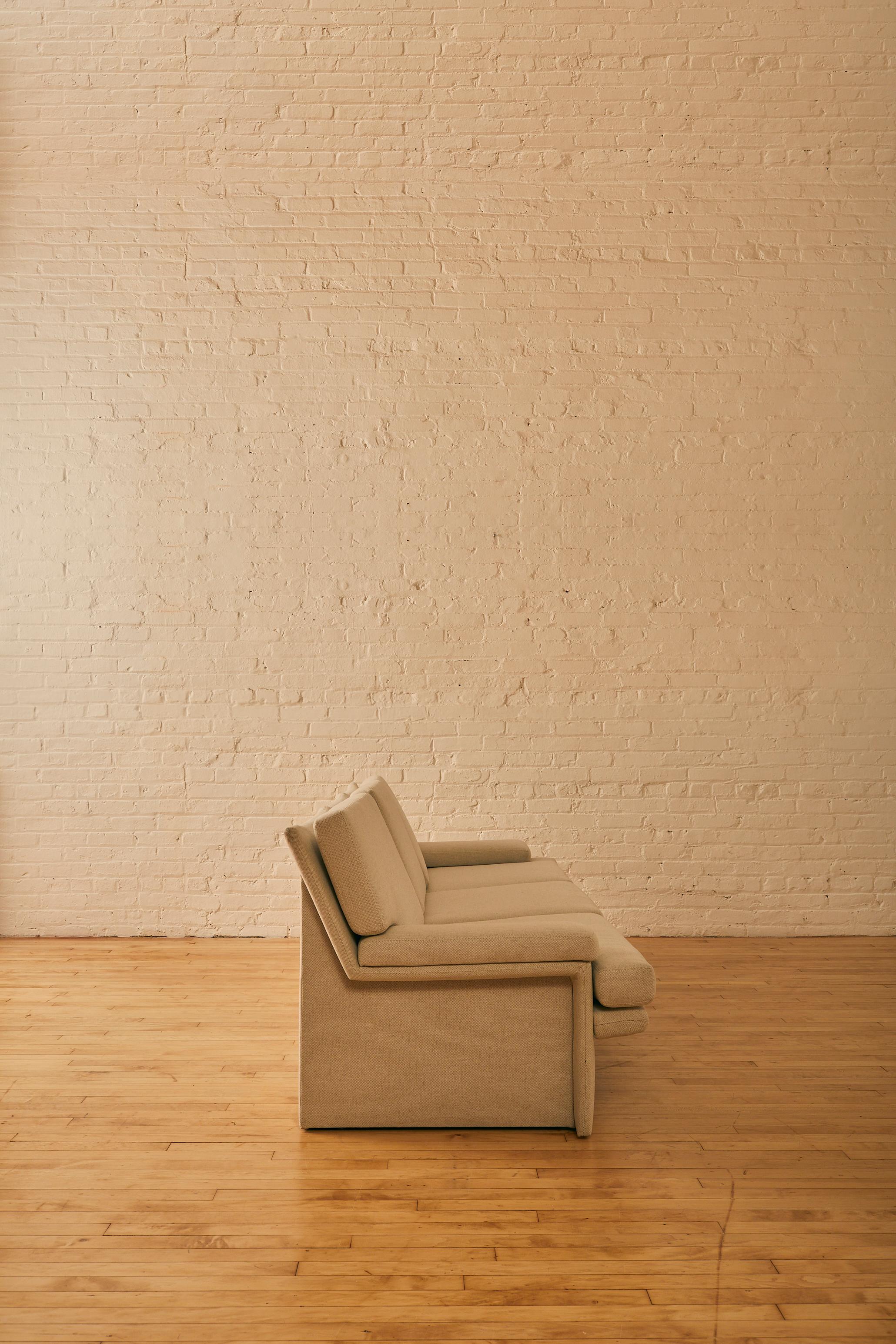 rechteckiges modernistisches Sofa (20. Jahrhundert) im Angebot