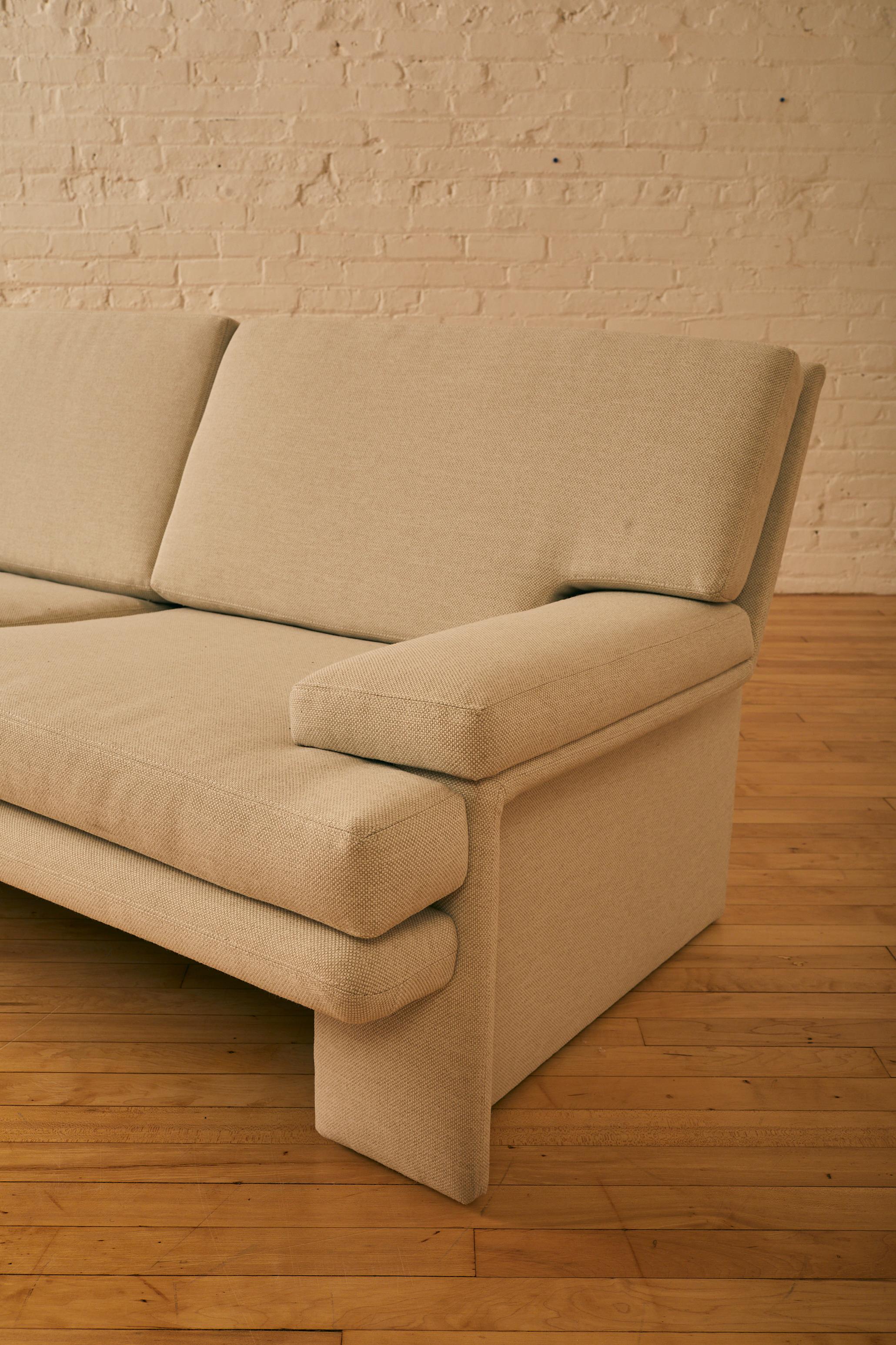 rechteckiges modernistisches Sofa im Angebot 3