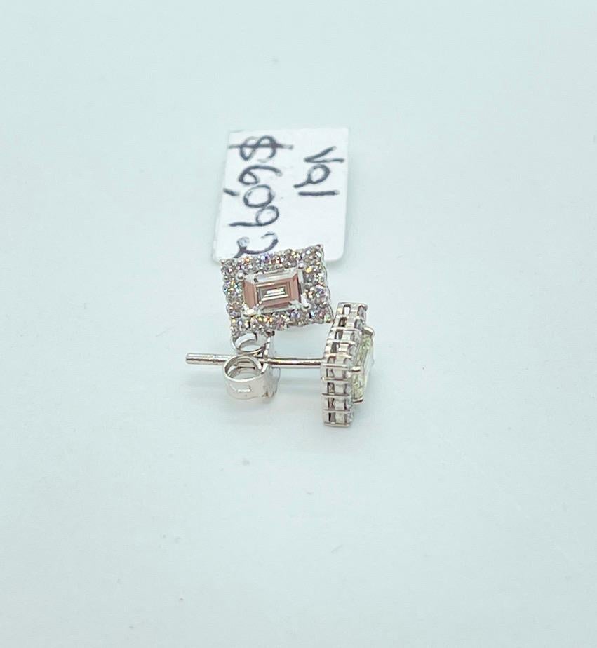 Rechteckige natürliche Baguette-Diamant-Ohrstecker aus 18 Karat Weißgold im Angebot 2