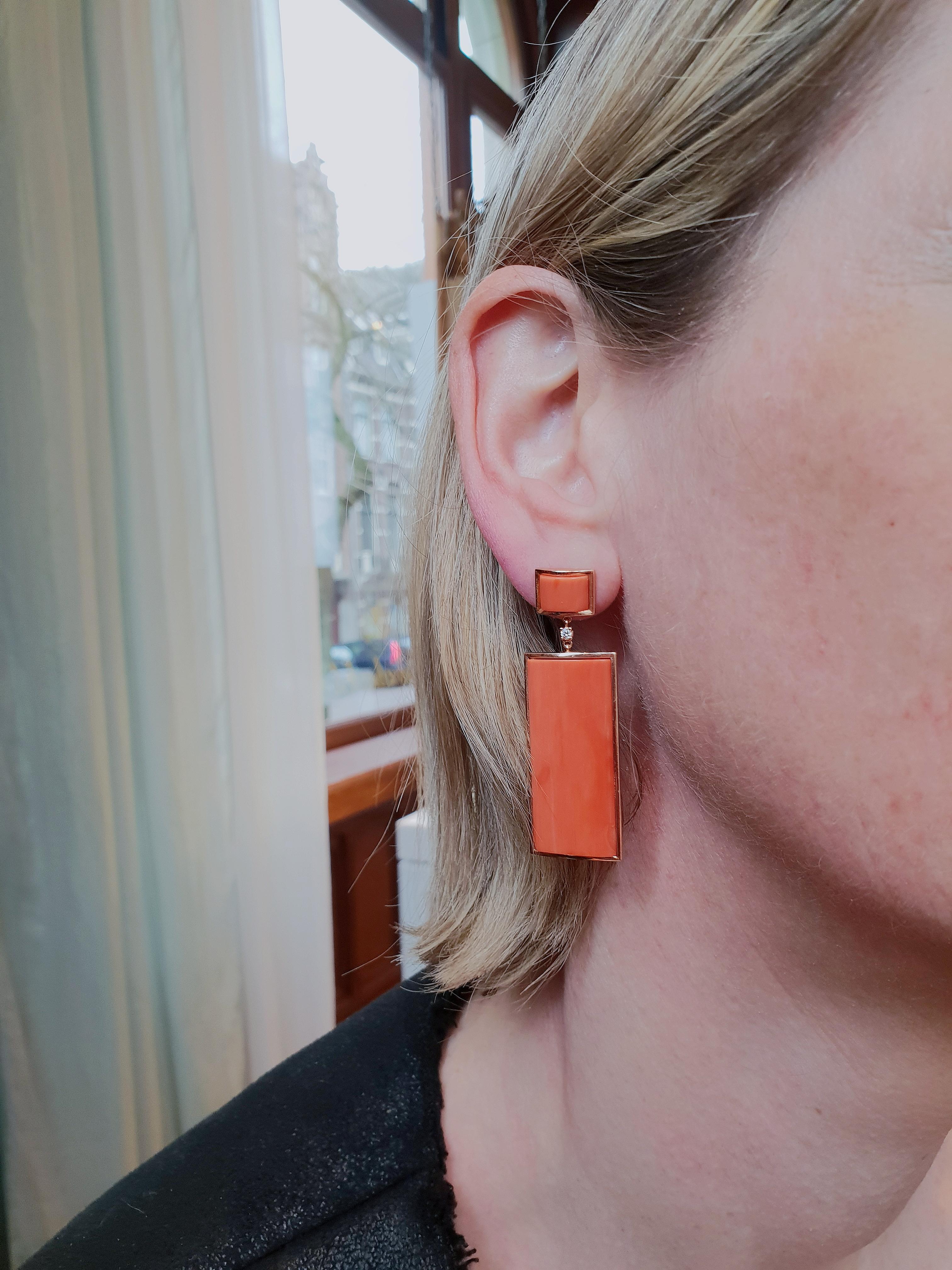 Rectangular Natural Coral Earrings in 18 Karat Yellow Gold In New Condition In Amsterdam, NL