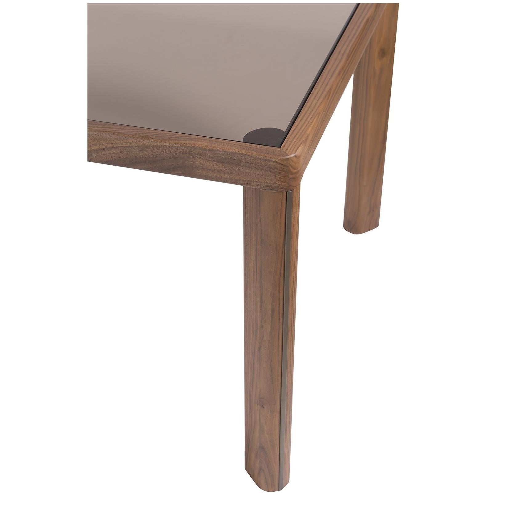 Grec Table de salle à manger rectangulaire avec plateau en verre bronze et détails en métal en vente