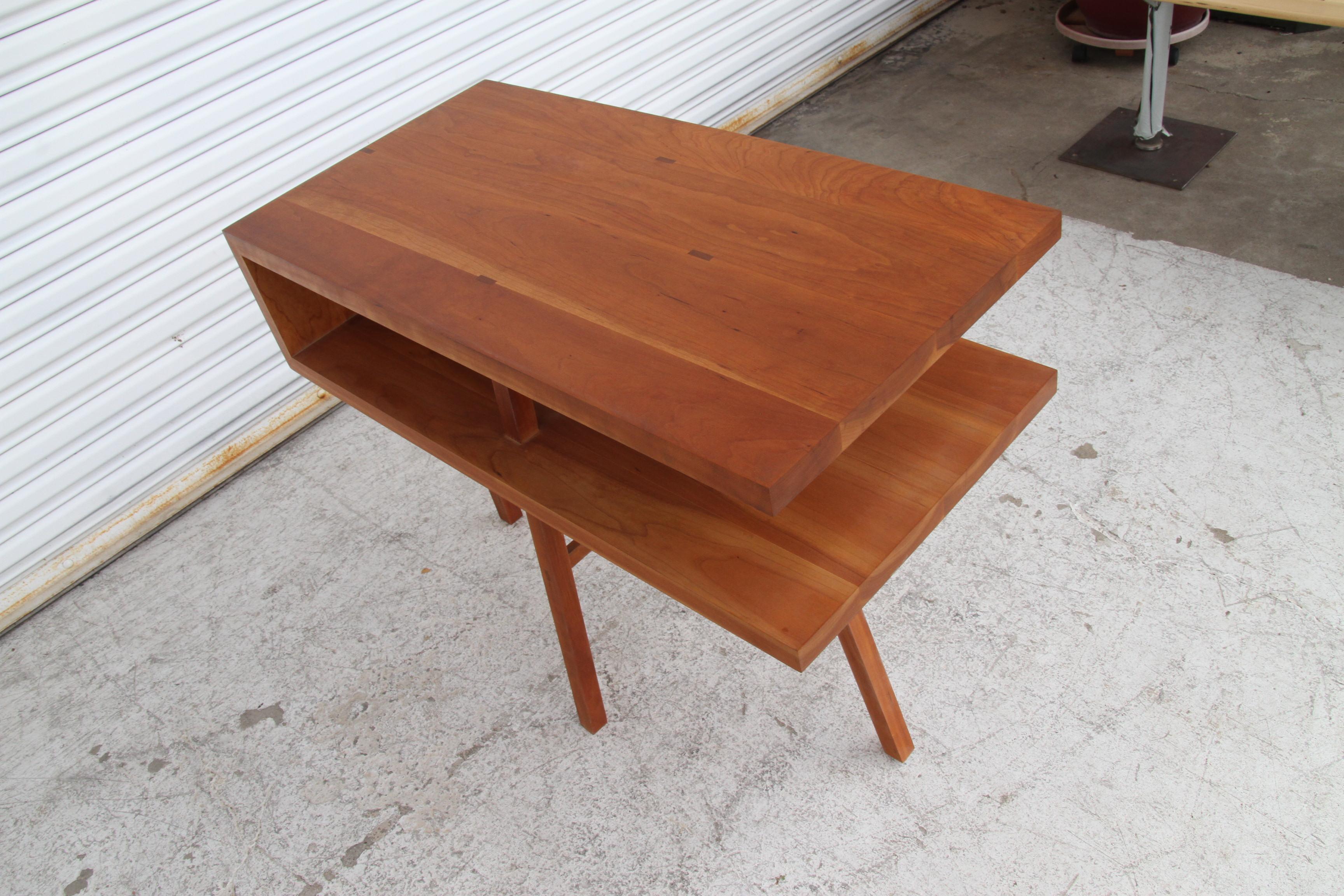 Travail du bois Table d'appoint rectangulaire de Richard Meier en vente