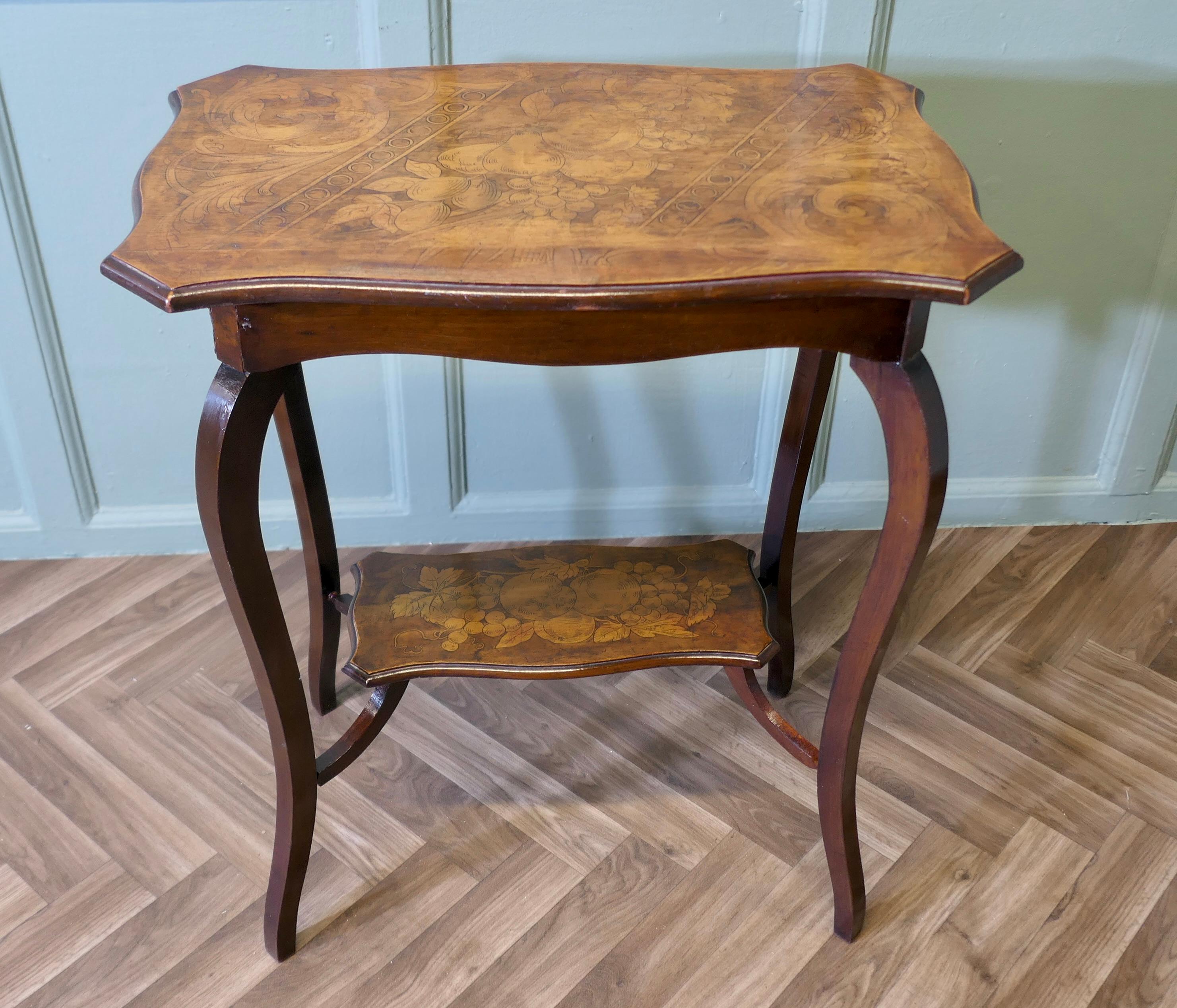 Art déco Table d'appoint rectangulaire, avec décoration peinte en vente