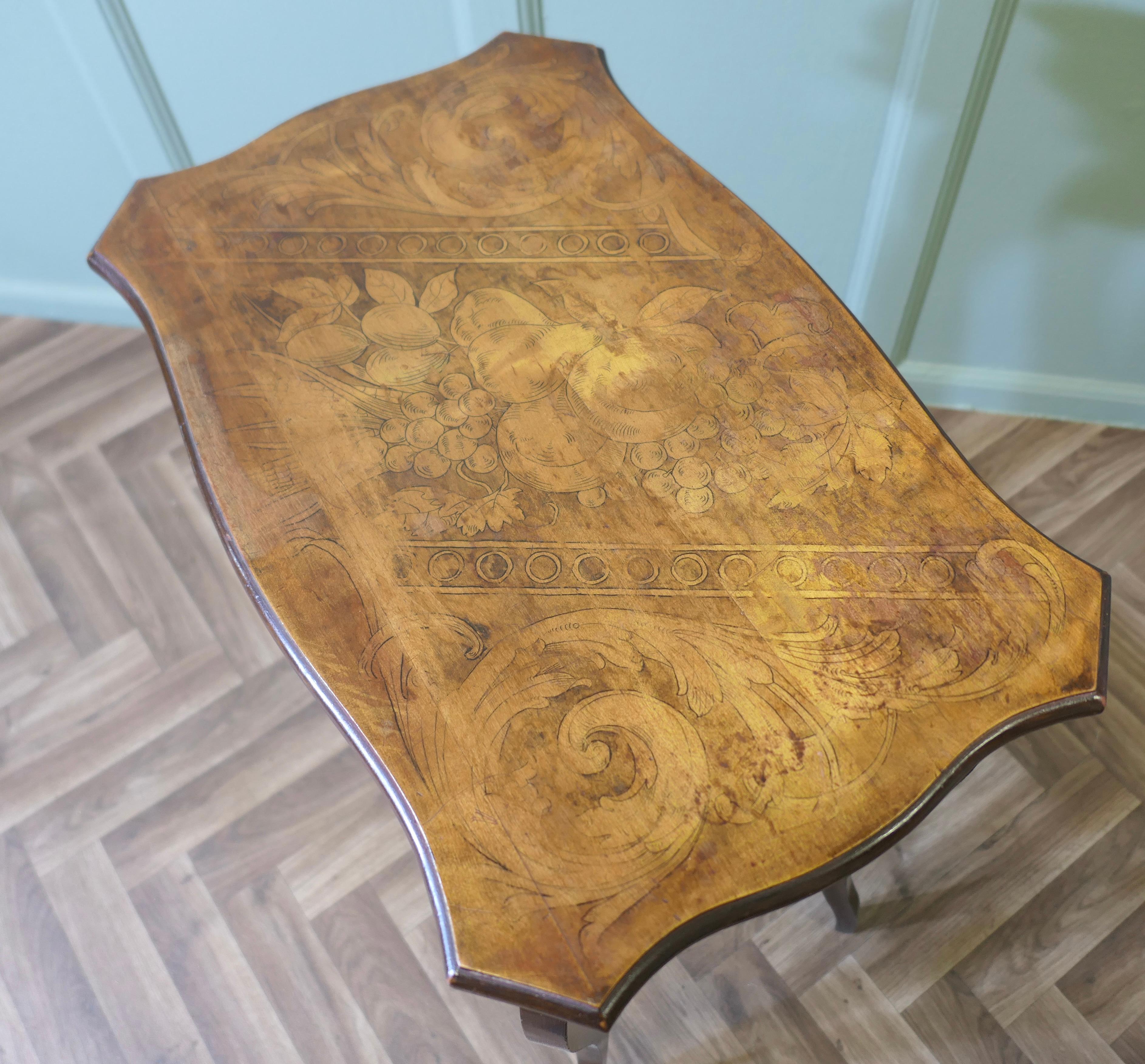 Noyer Table d'appoint rectangulaire, avec décoration peinte en vente
