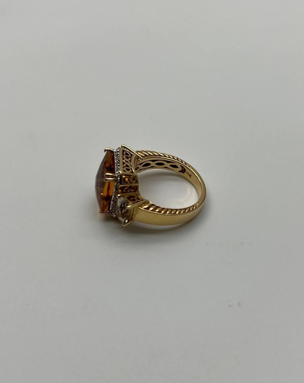 Anello rettangolare in oro 18 carati con diamante aureolato e citrino arancione in vendita 6