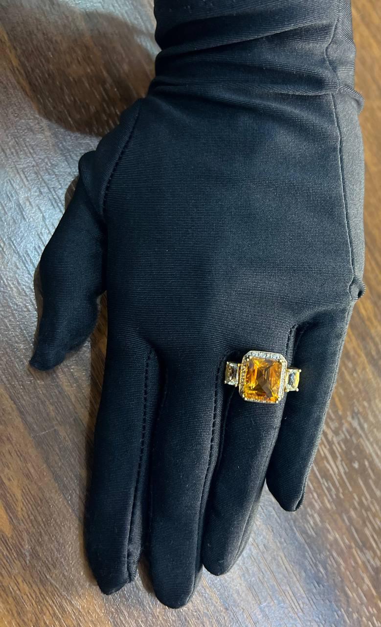 Anello rettangolare in oro 18 carati con diamante aureolato e citrino arancione in vendita 7