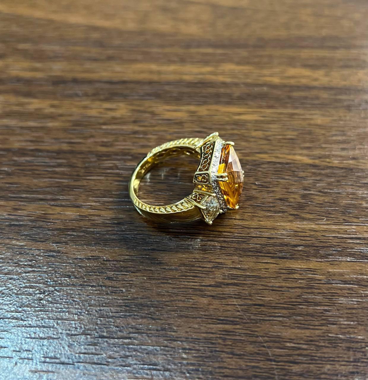Donna Anello rettangolare in oro 18 carati con diamante aureolato e citrino arancione in vendita