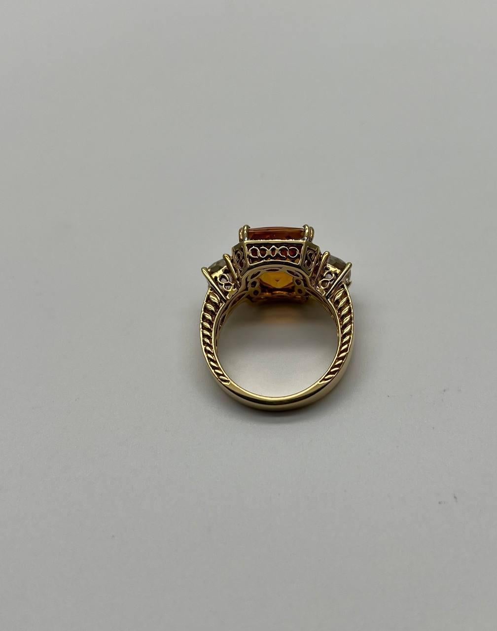 Anello rettangolare in oro 18 carati con diamante aureolato e citrino arancione in vendita 4