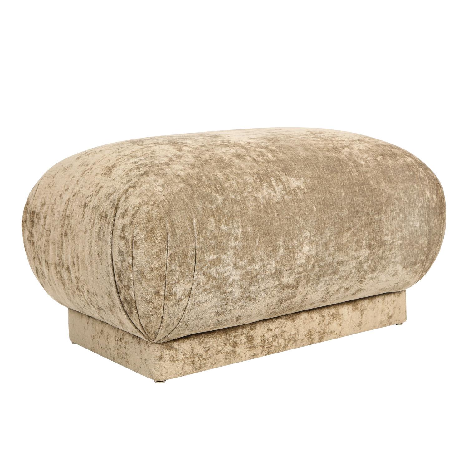 Fully upholstered rectangular ottoman in beige chenille, American 1970's. This handsome ottoman is in the style of a Karl Springer Souffle ottoman.